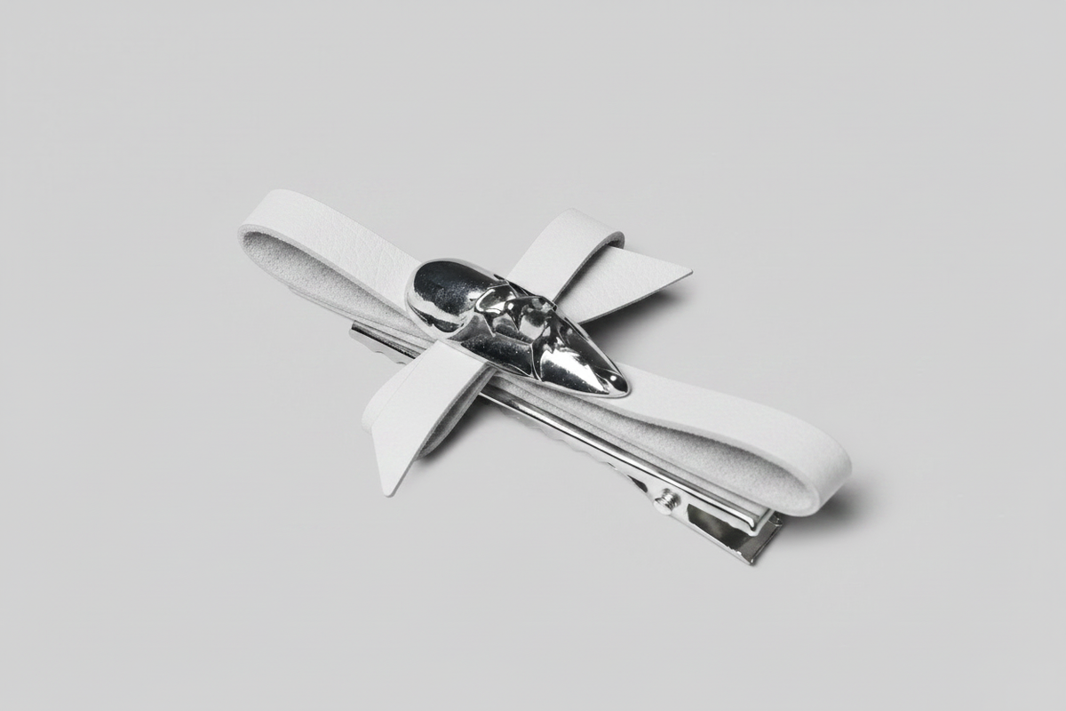 Bow hair clip in white