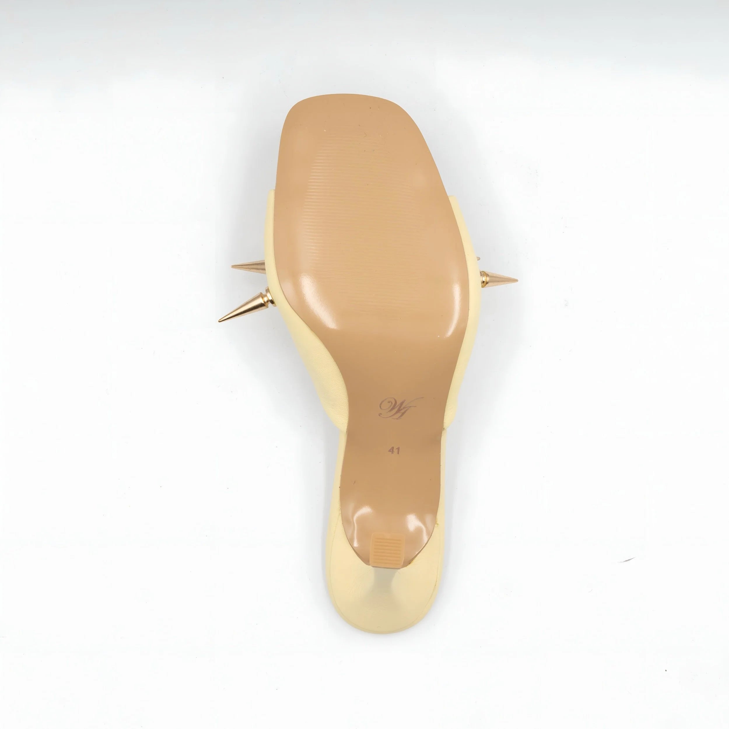 Spotlight heel in butter