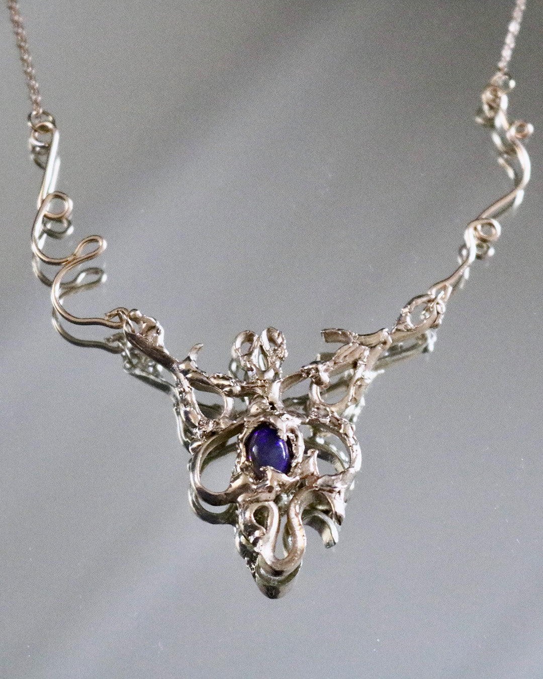 Metamorphosis necklace - gold