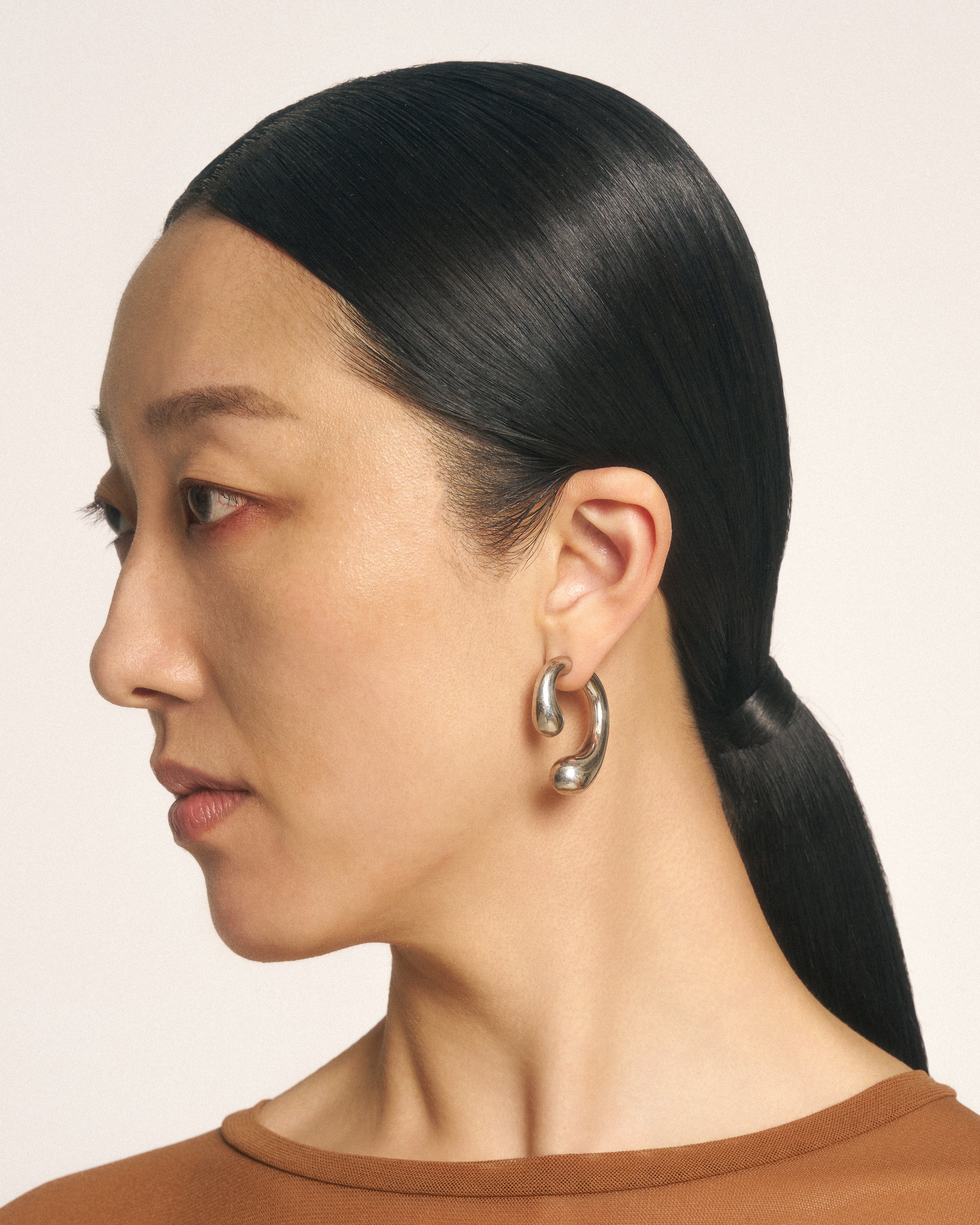 P earrings small