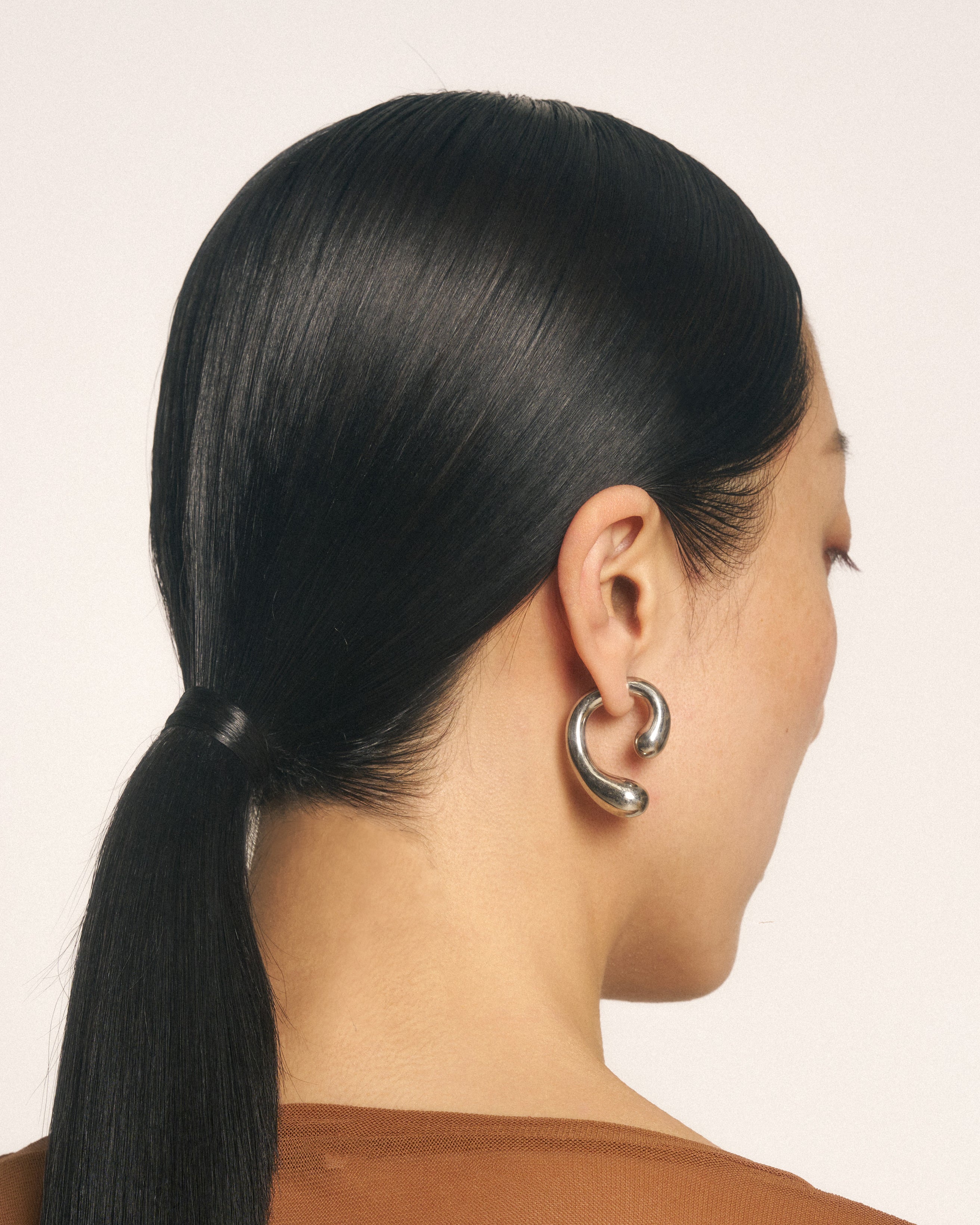 P earrings small
