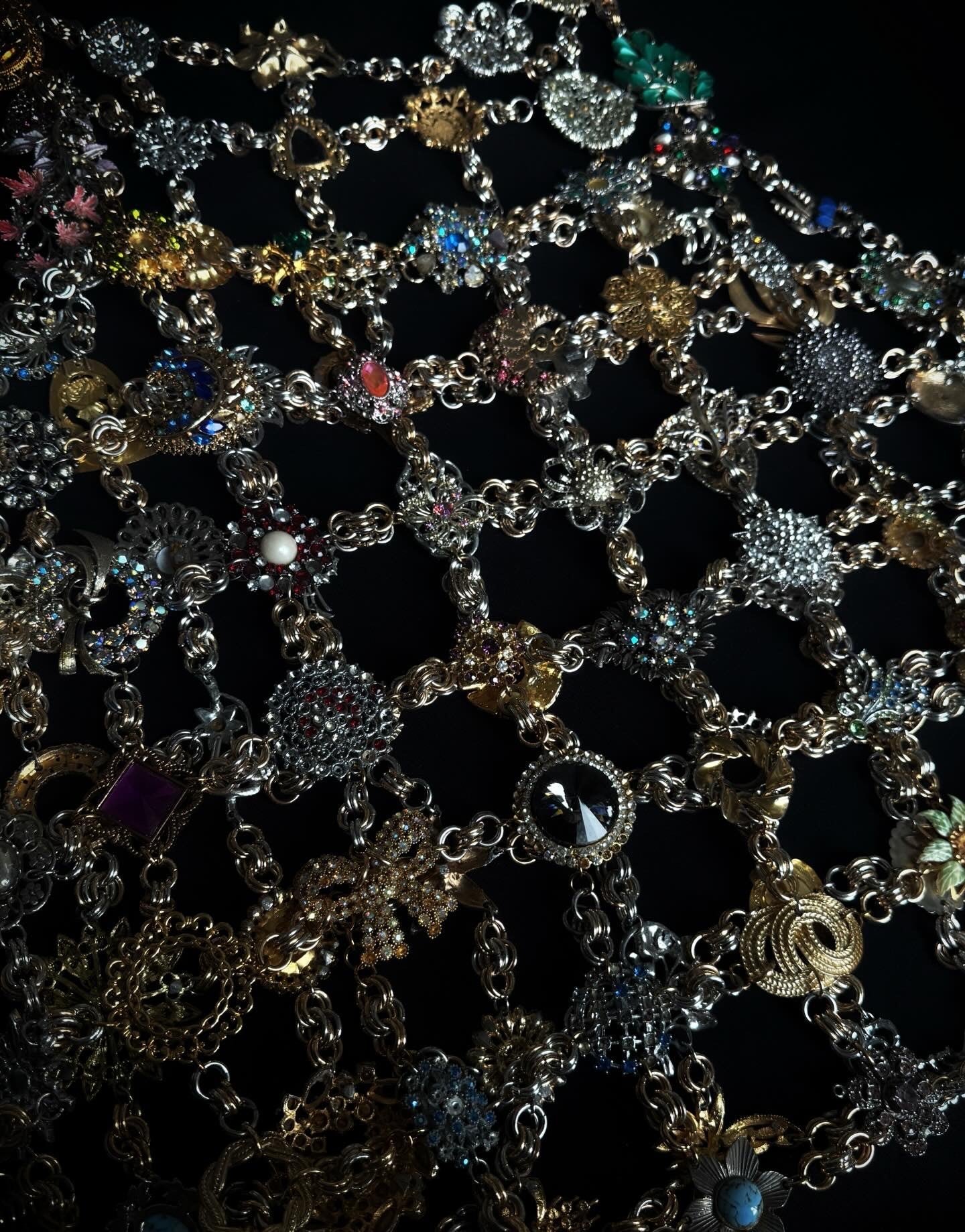 Brooch vest