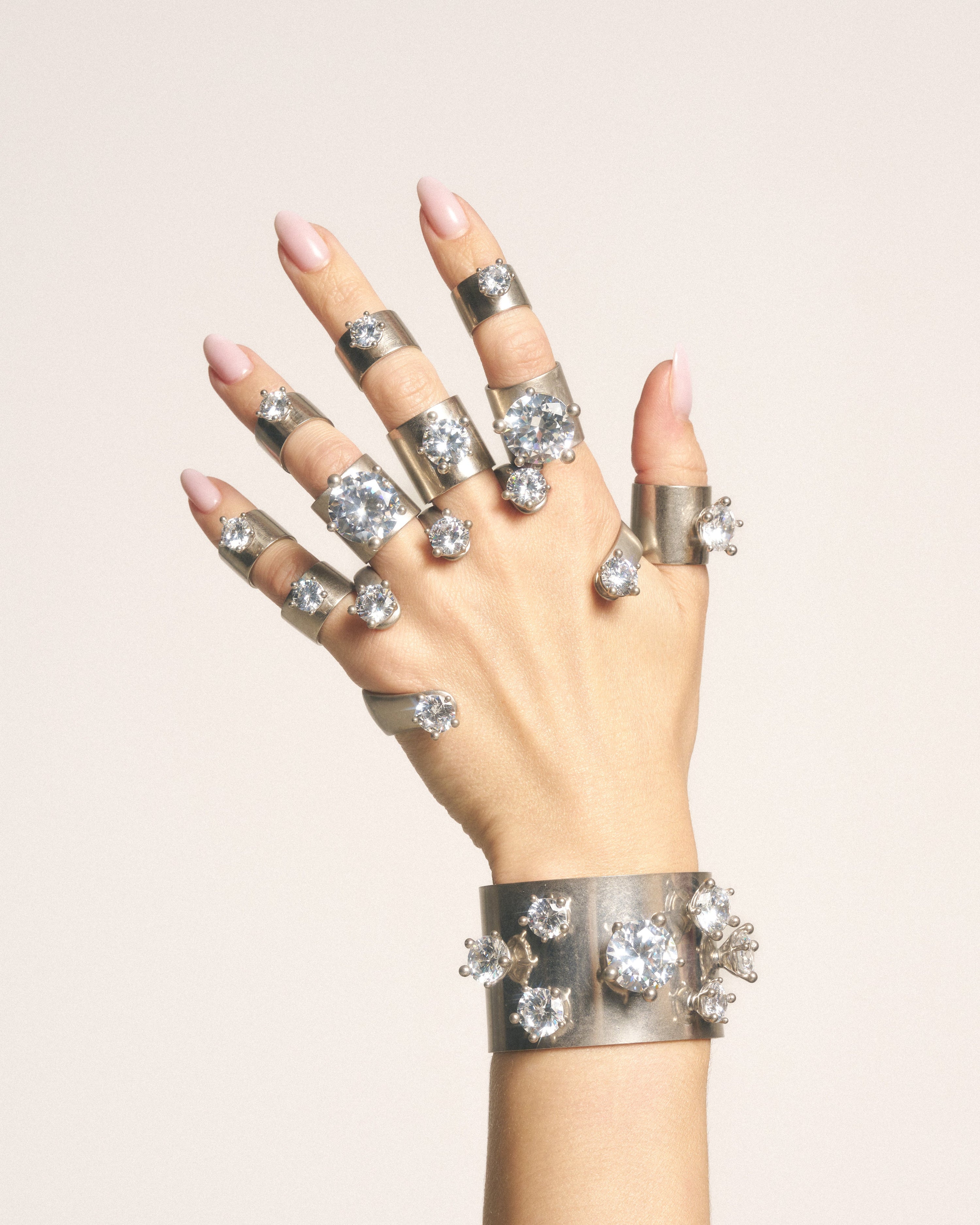 Diamanti armour hand bracelet