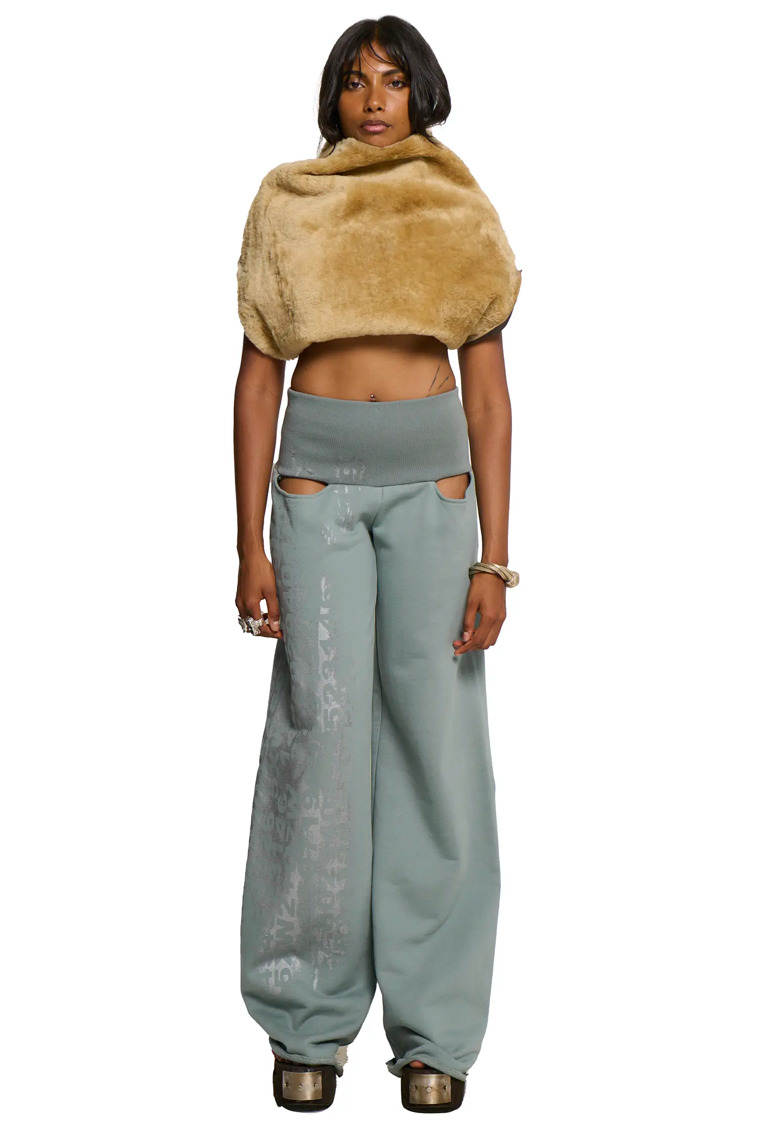 Vys halter in brown