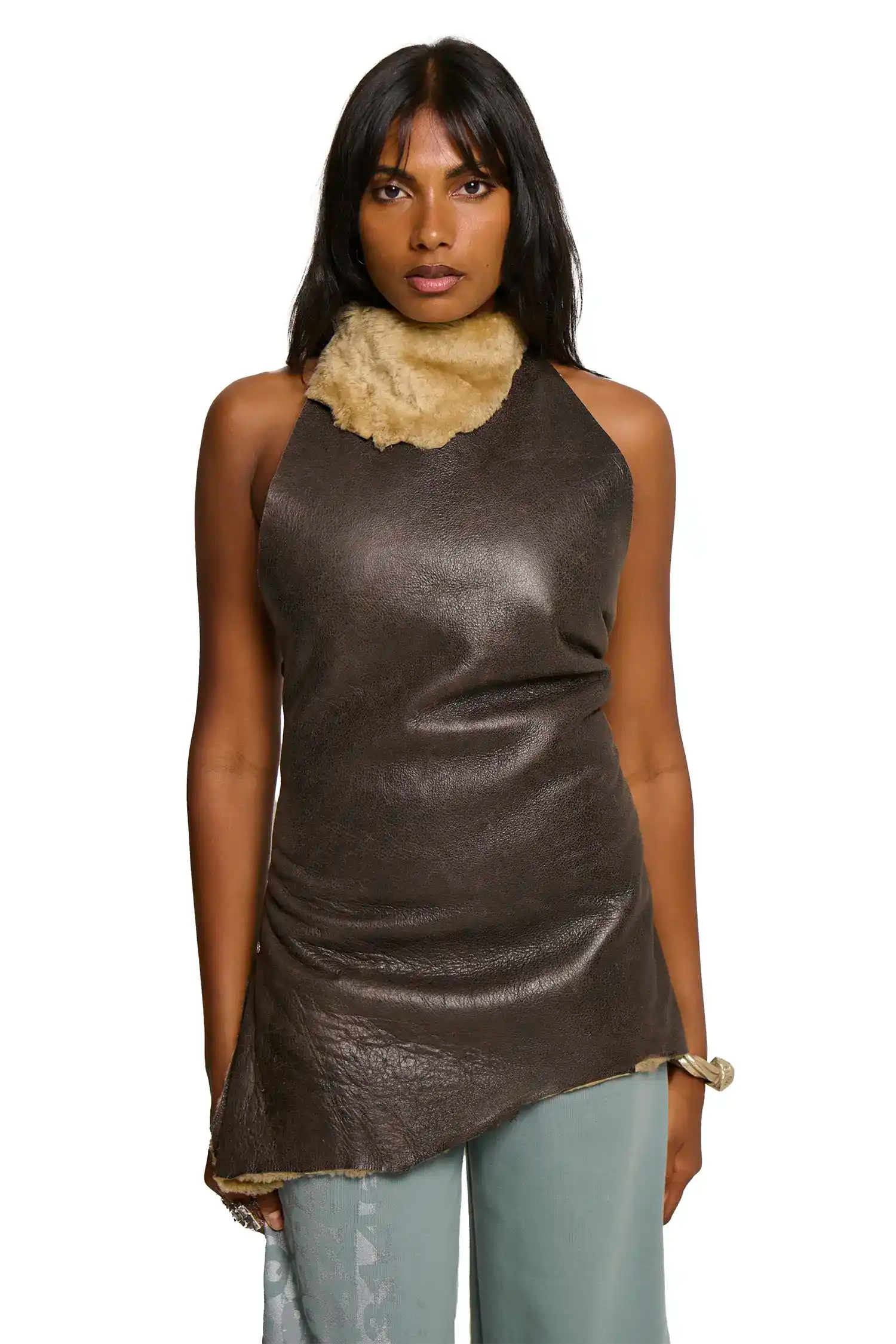 Vys halter in brown