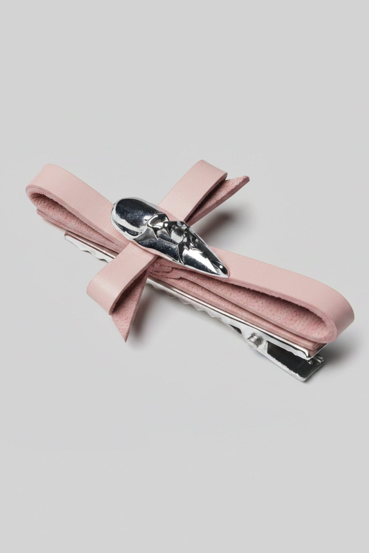 Bow hair clip in pink