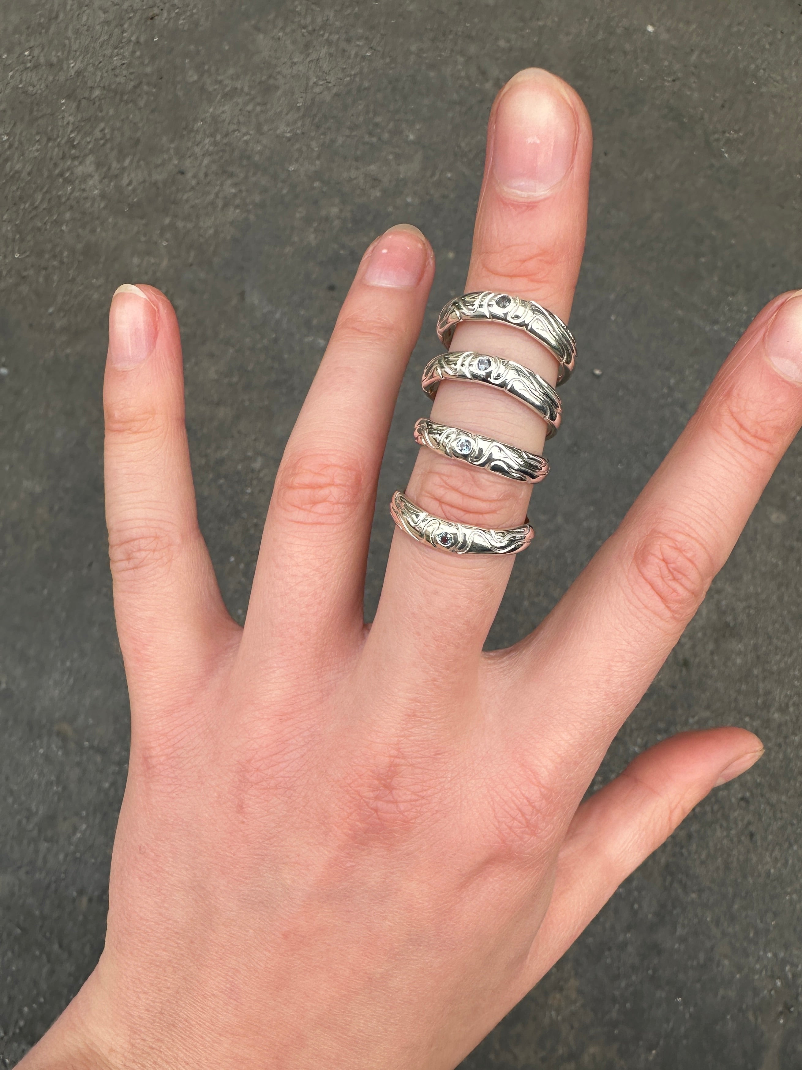 Oasis band ring