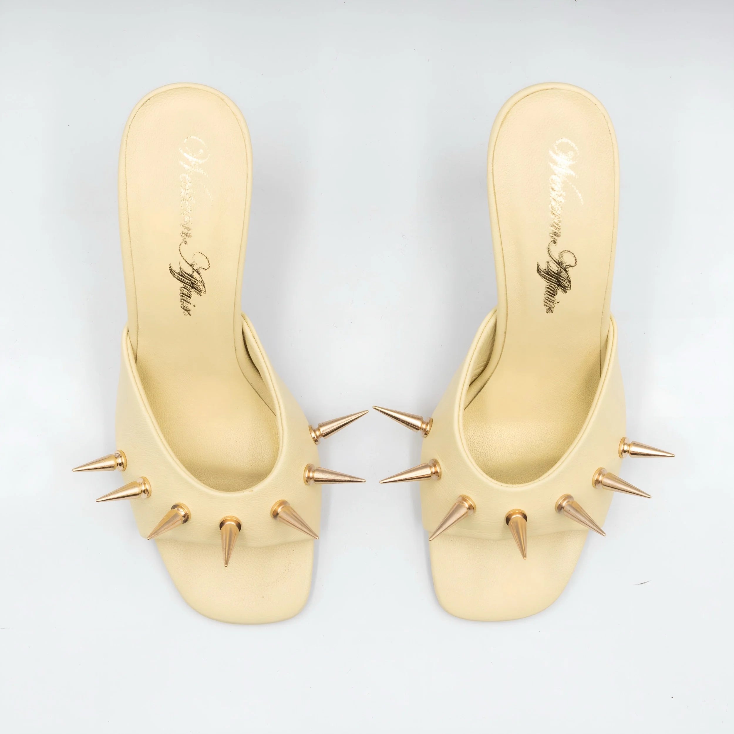 Spotlight heel in butter
