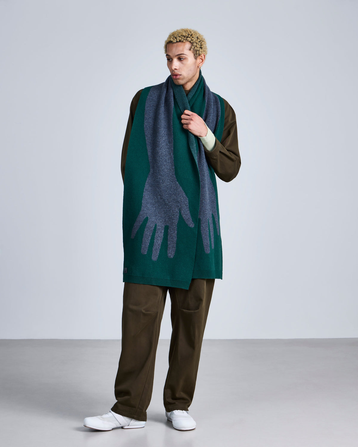 Knitted 'embrace' scarf