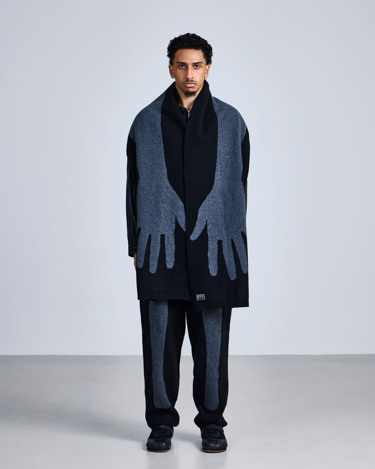 Knitted 'embrace' scarf