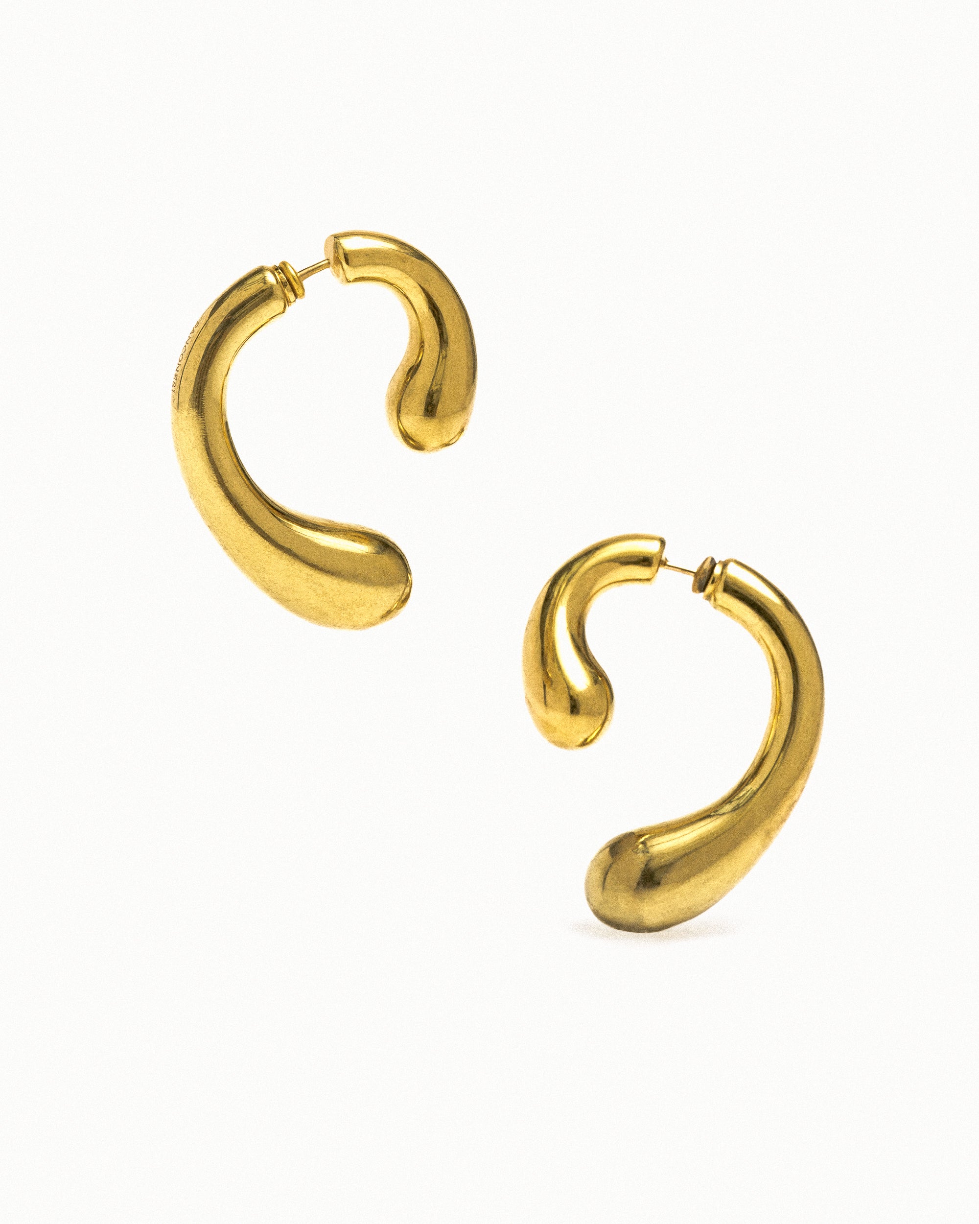 P earrings small