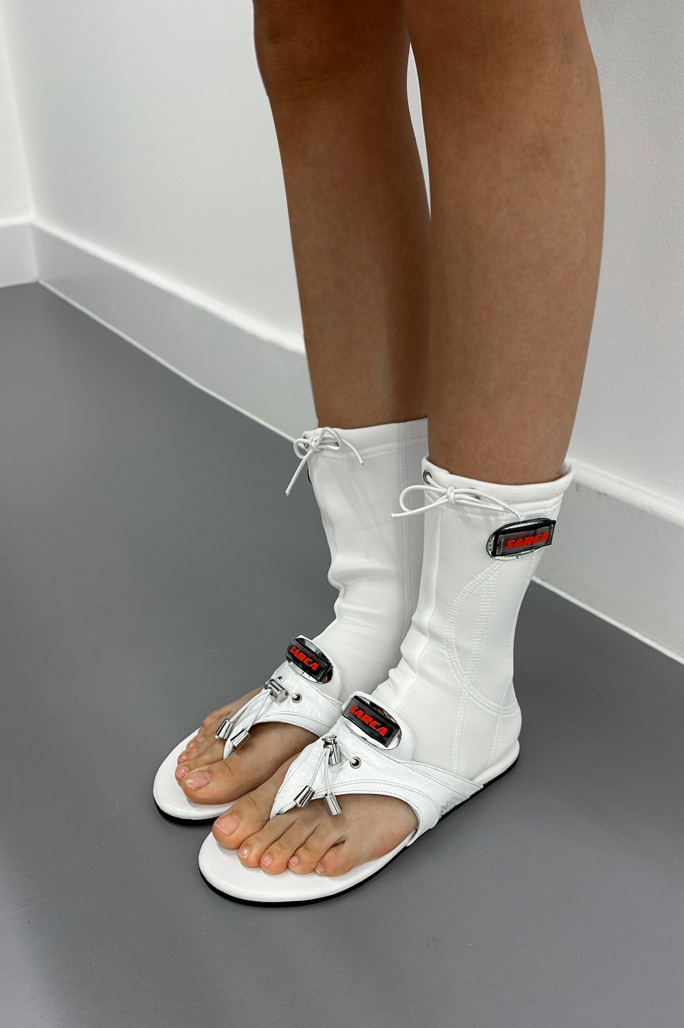 '4 flat sandal with sock