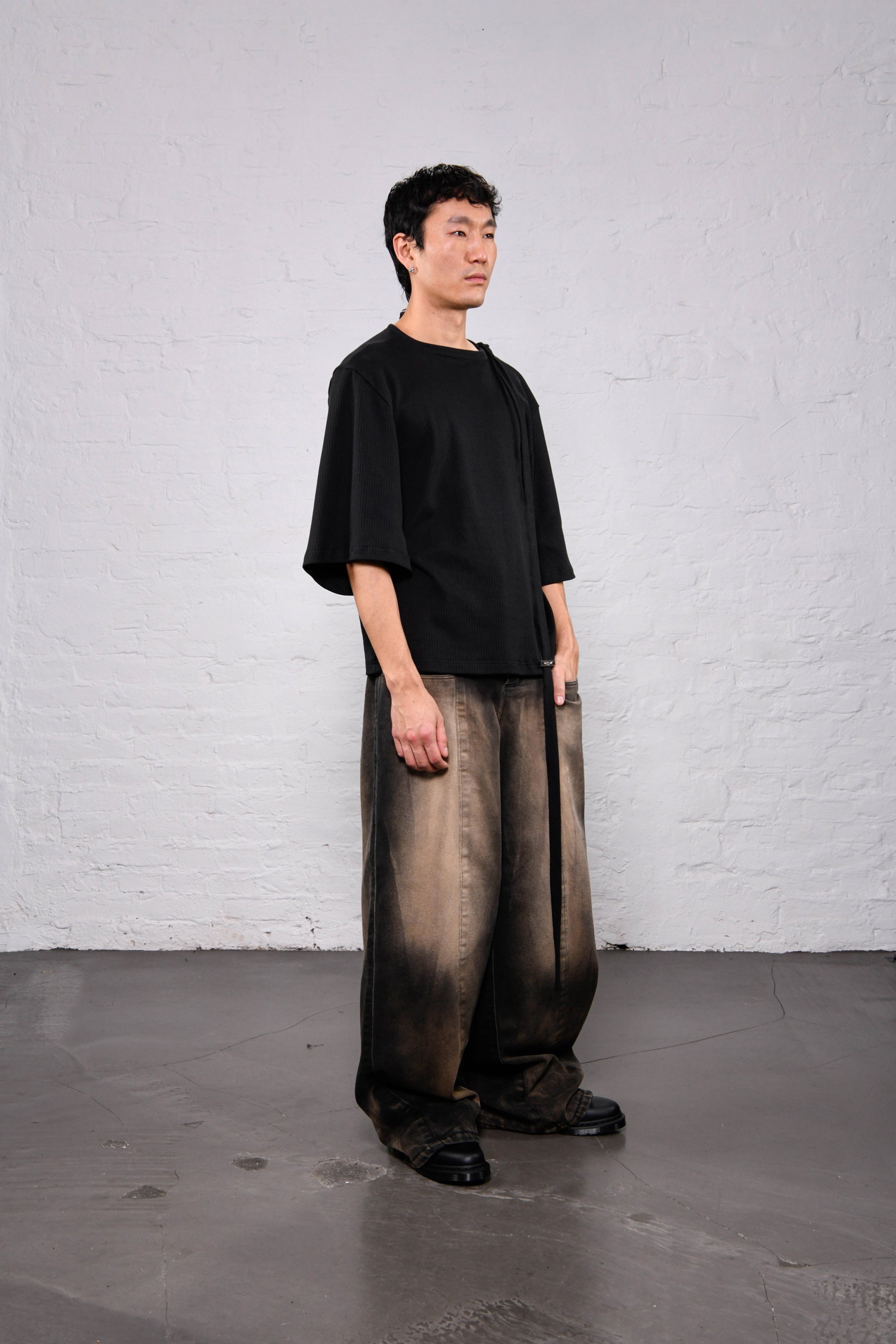 T-shirt black