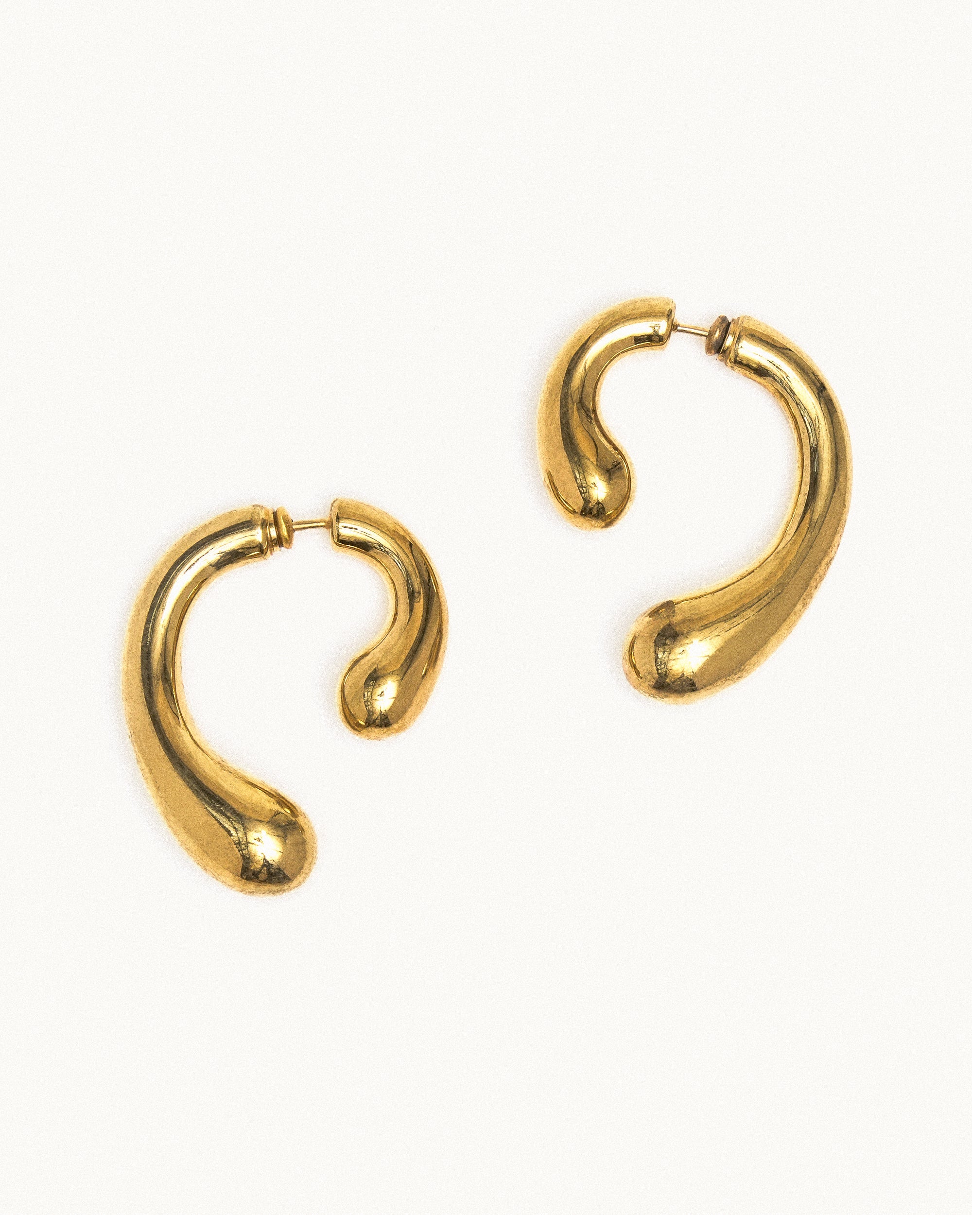 P earrings small