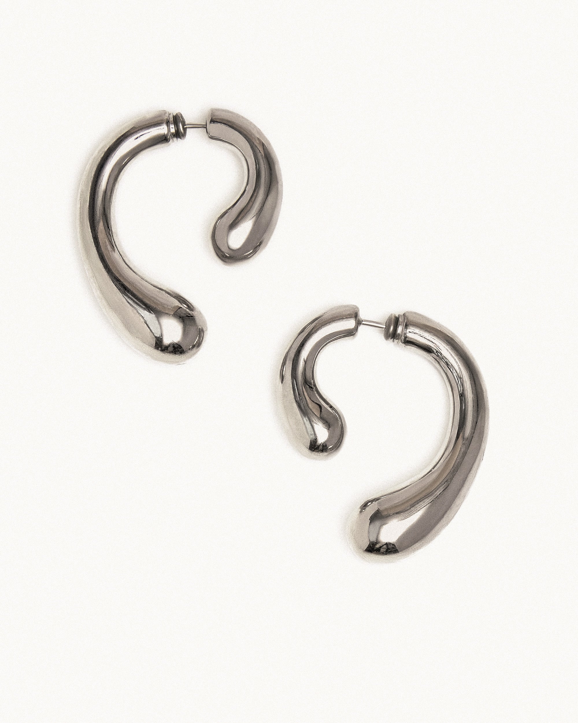P earrings small
