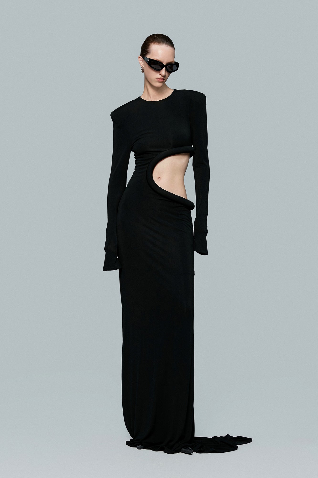 Oval dress with waist