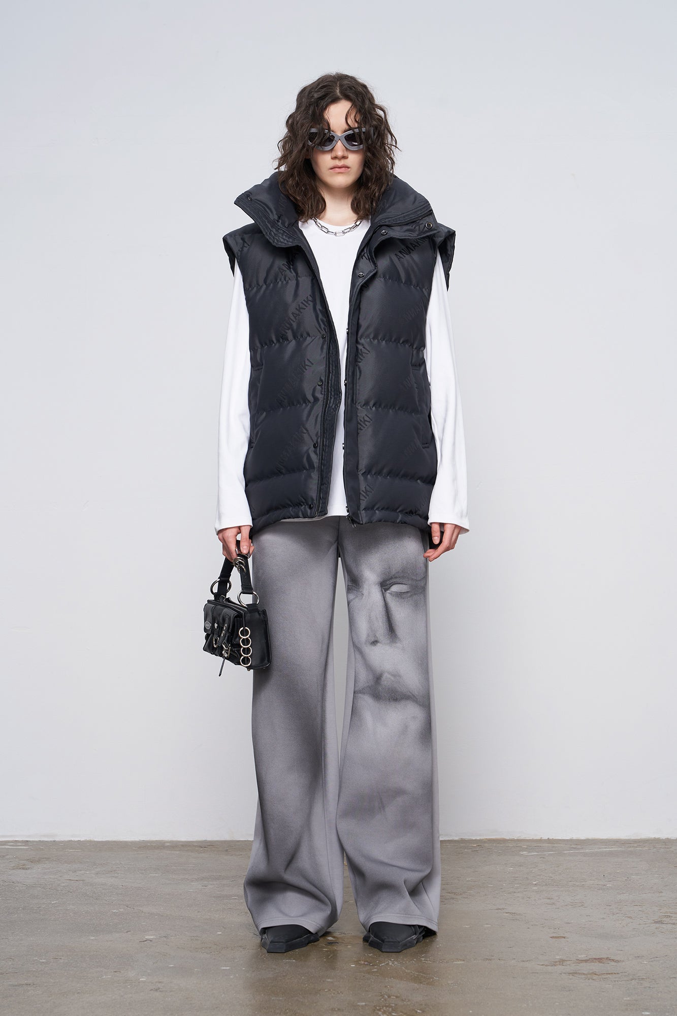 Loose-cut downvest