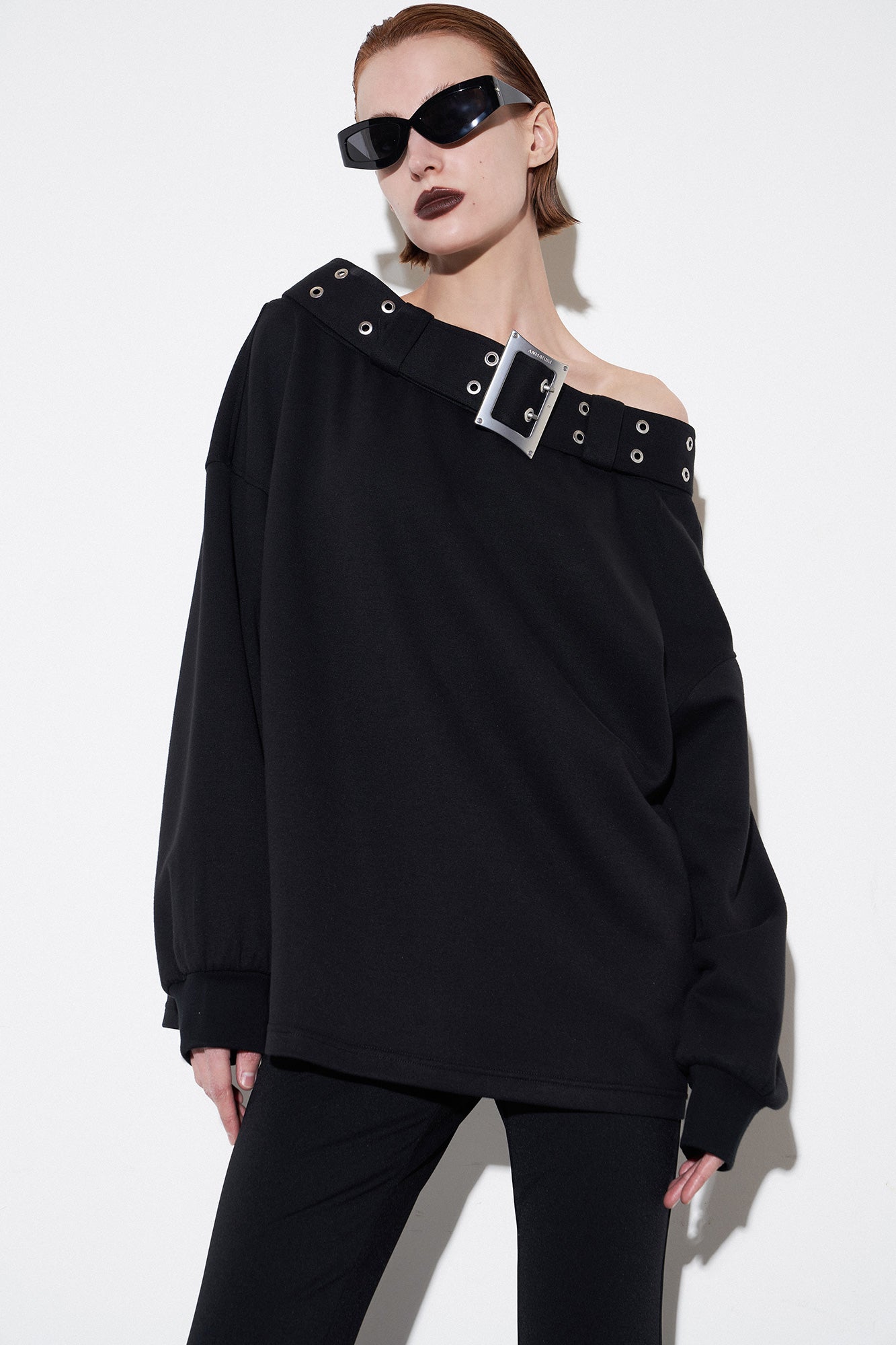 Techwear d-ring off-shoulder top