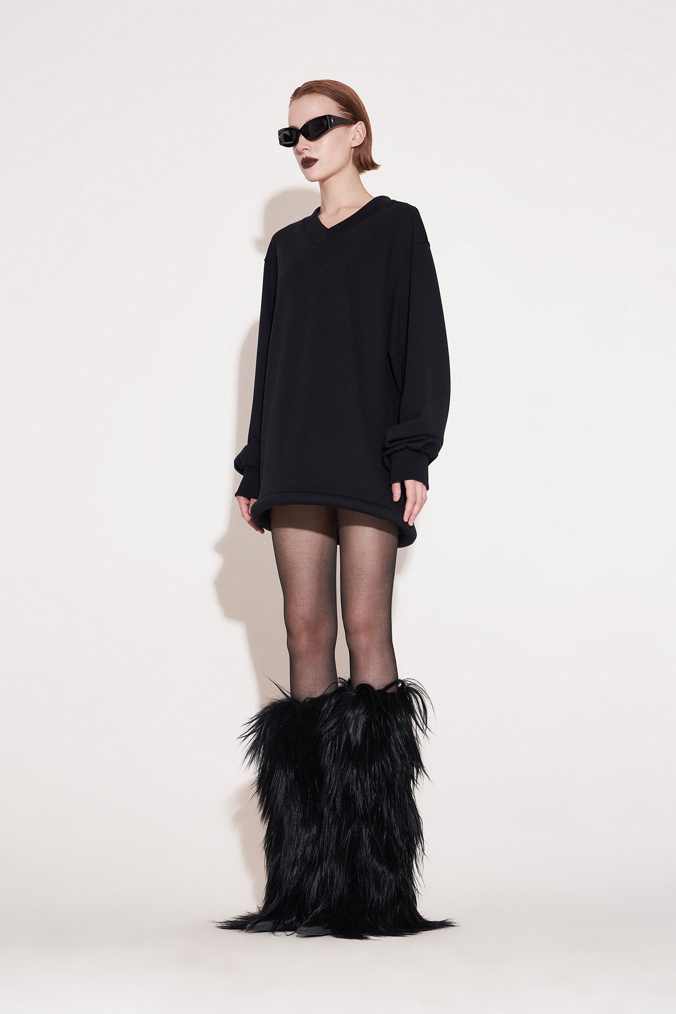 Ufo-hem v-neck sweatshirt