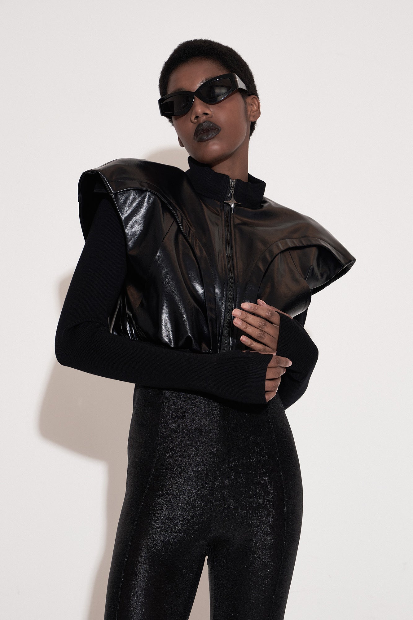 Three dimensional wide shoulder jacket