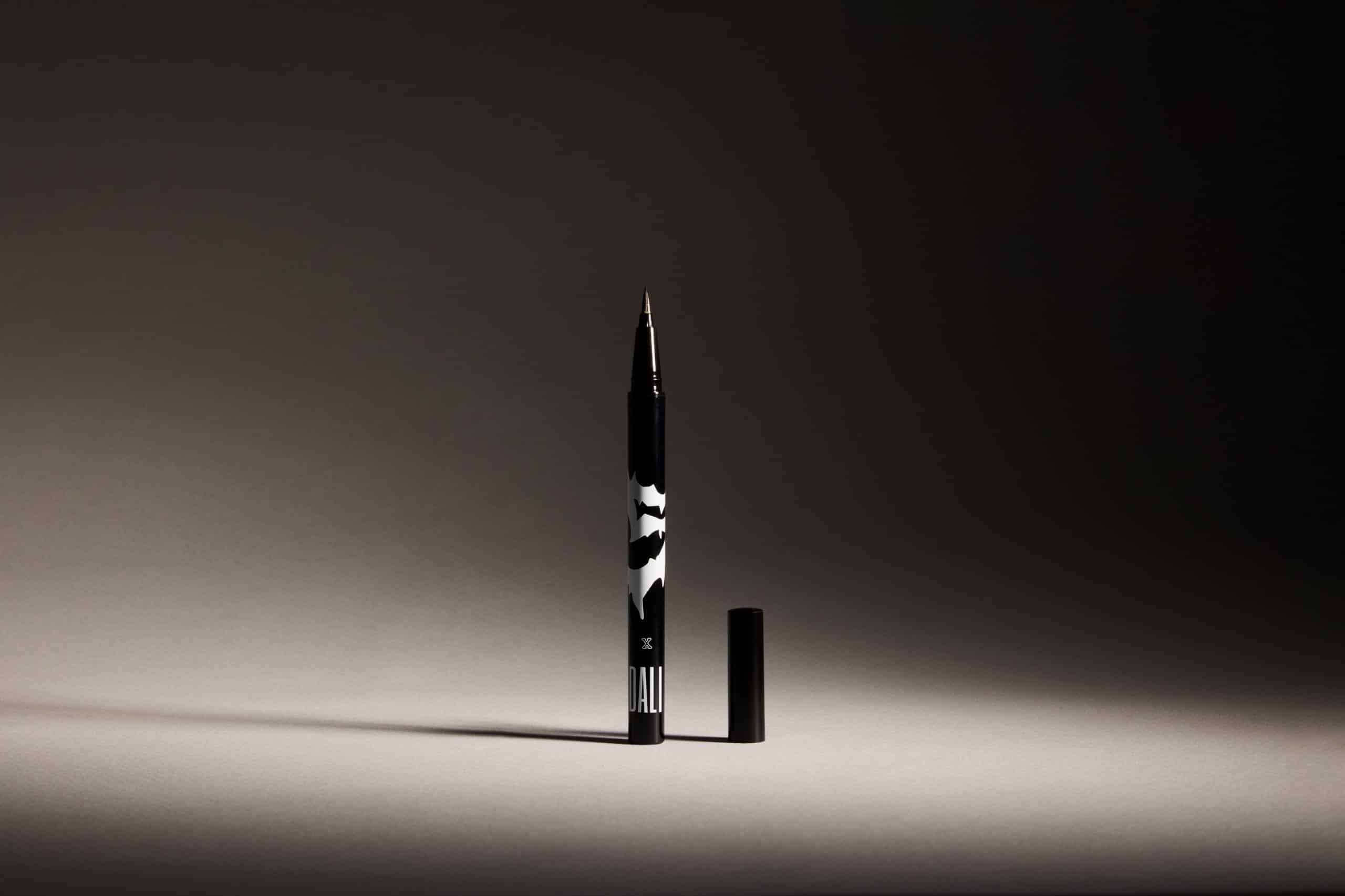 Deep sky darkness eyeliner