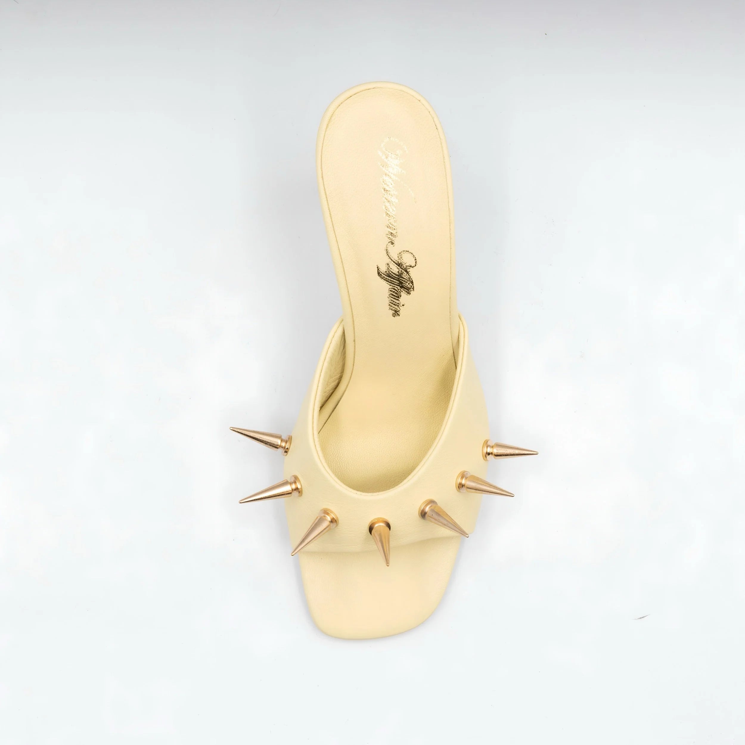 Spotlight heel in butter