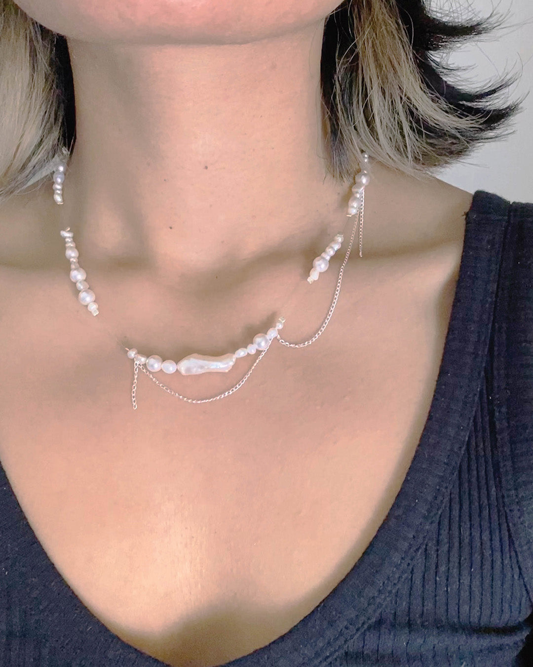 Flashing lights necklace - white/silver