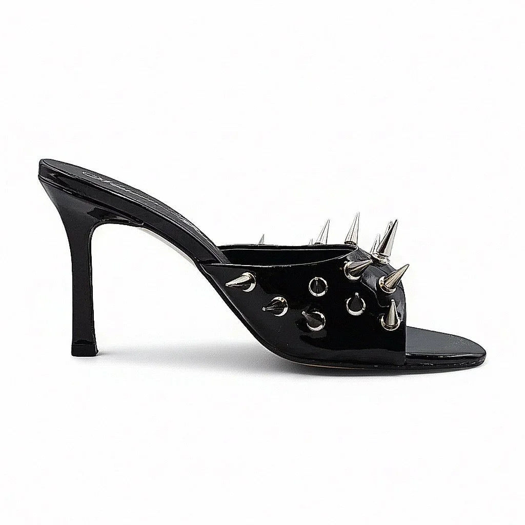 Spotlight heels in black