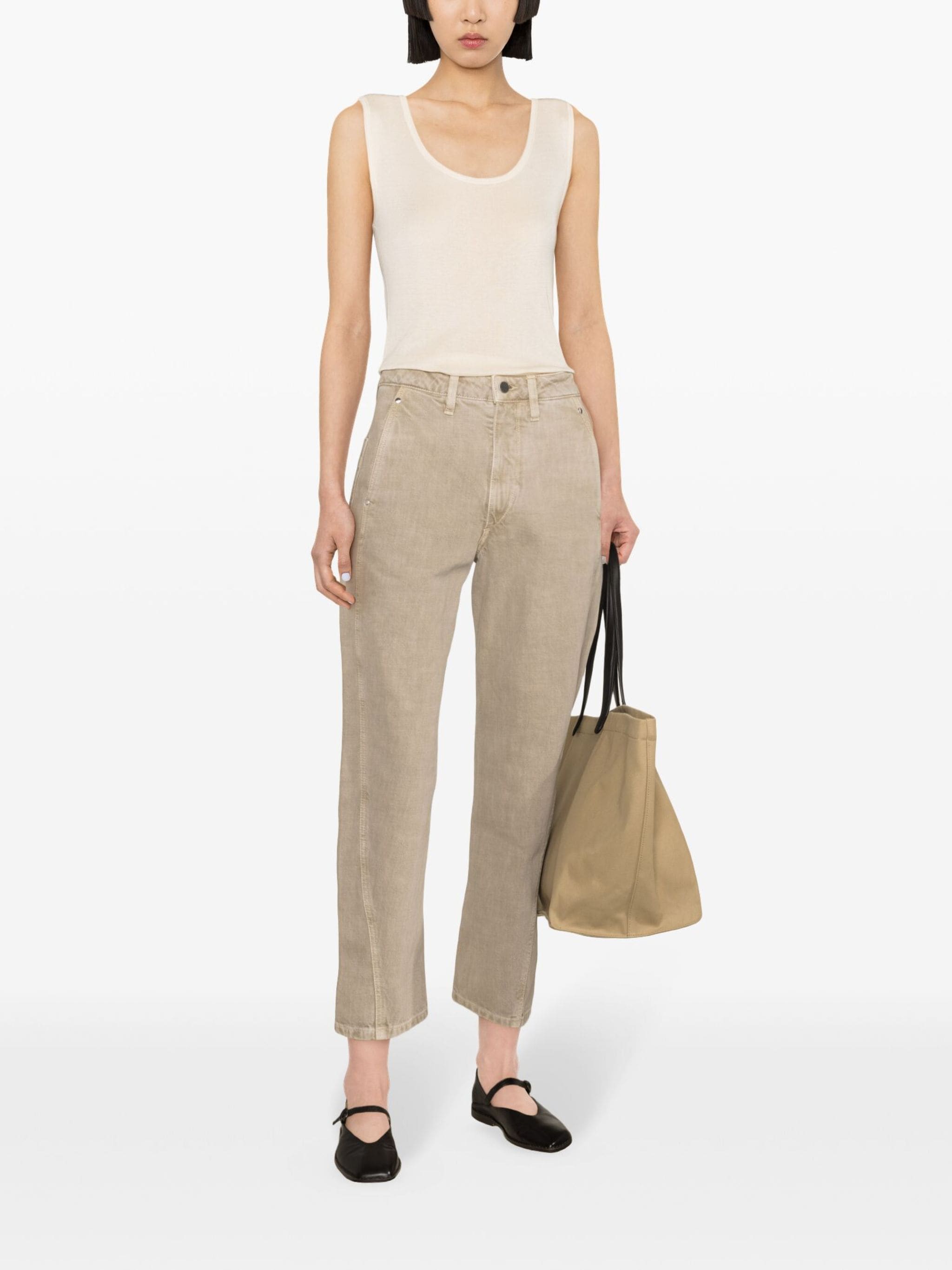 Seamless sleeveless sweater
