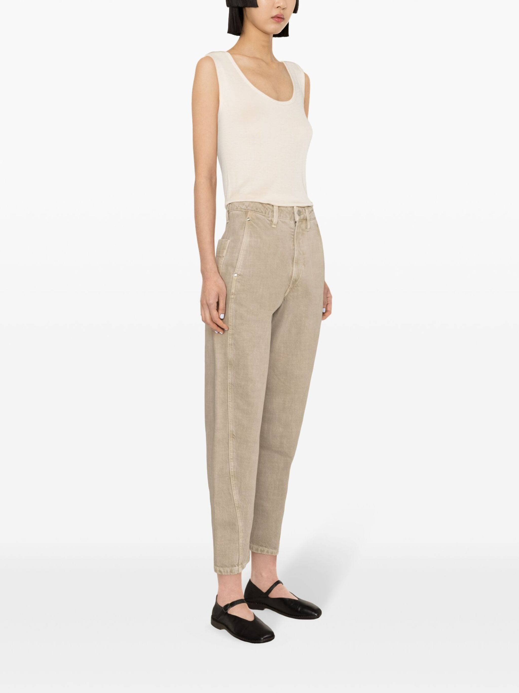 Seamless sleeveless sweater