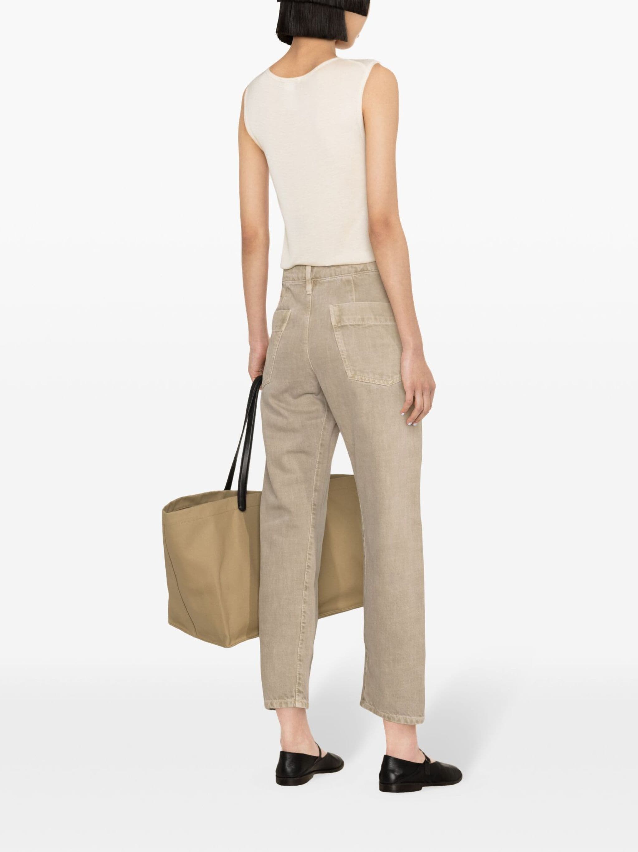 Seamless sleeveless sweater