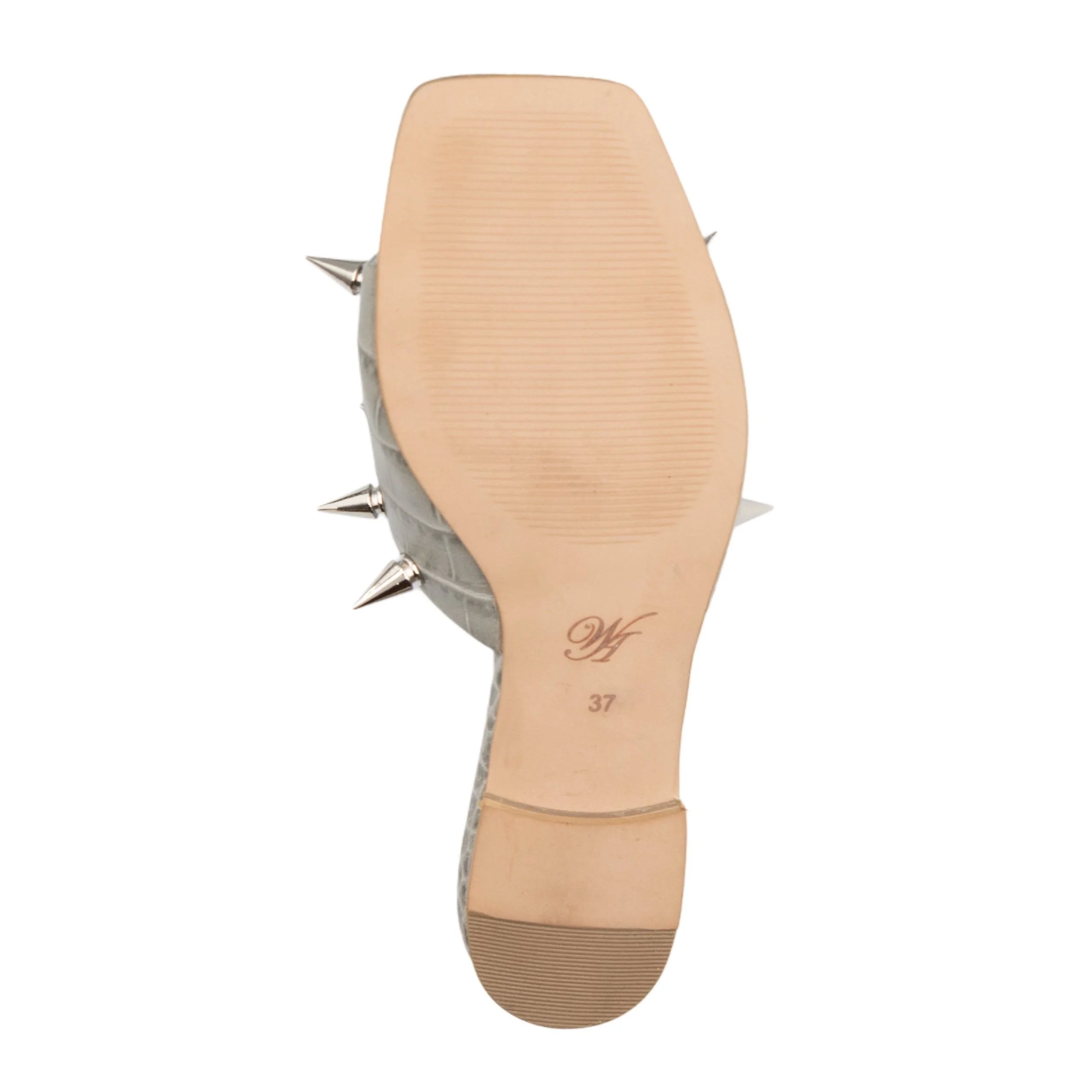 Spotlight flats in dove