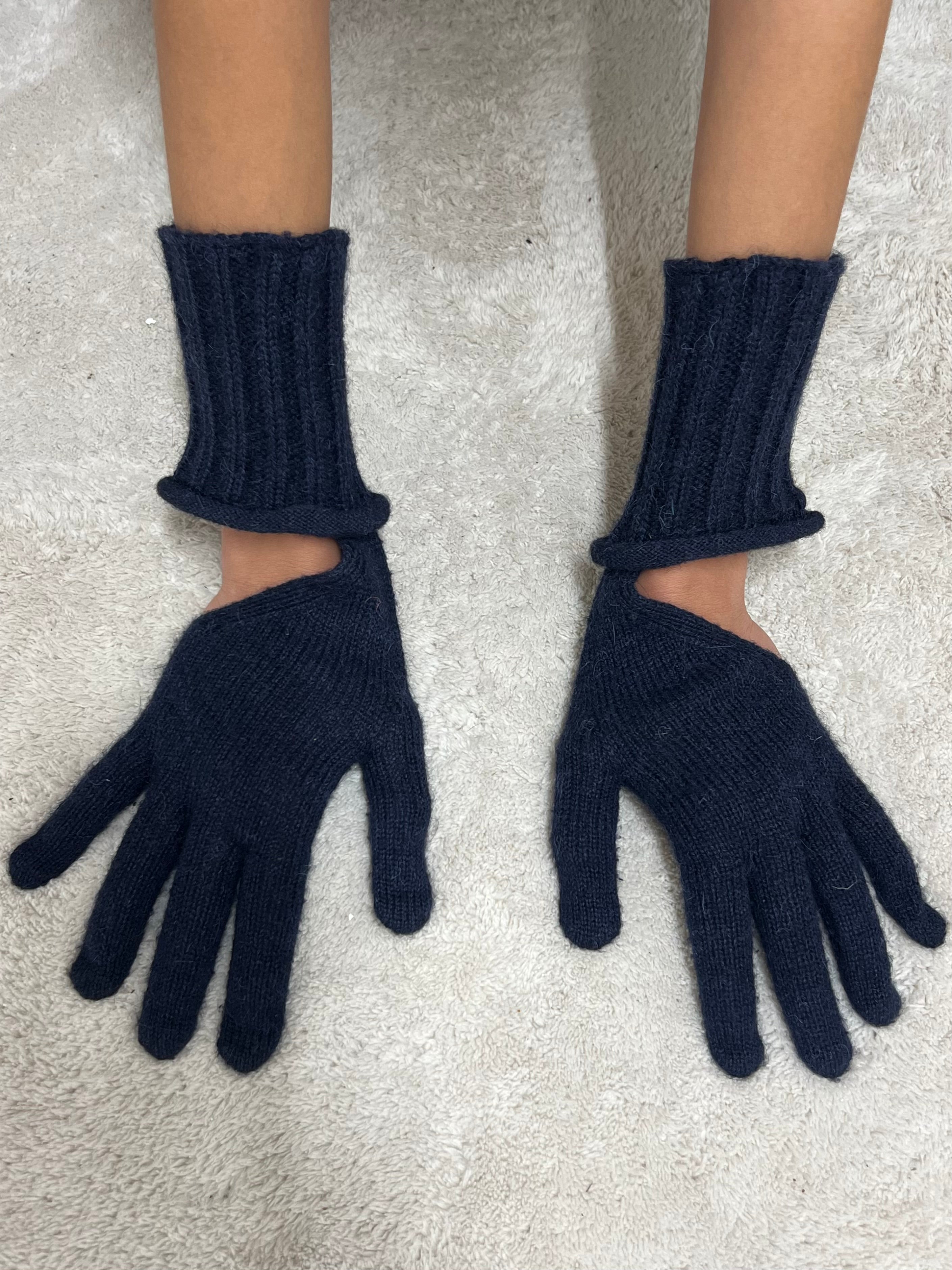 Cut out gloves