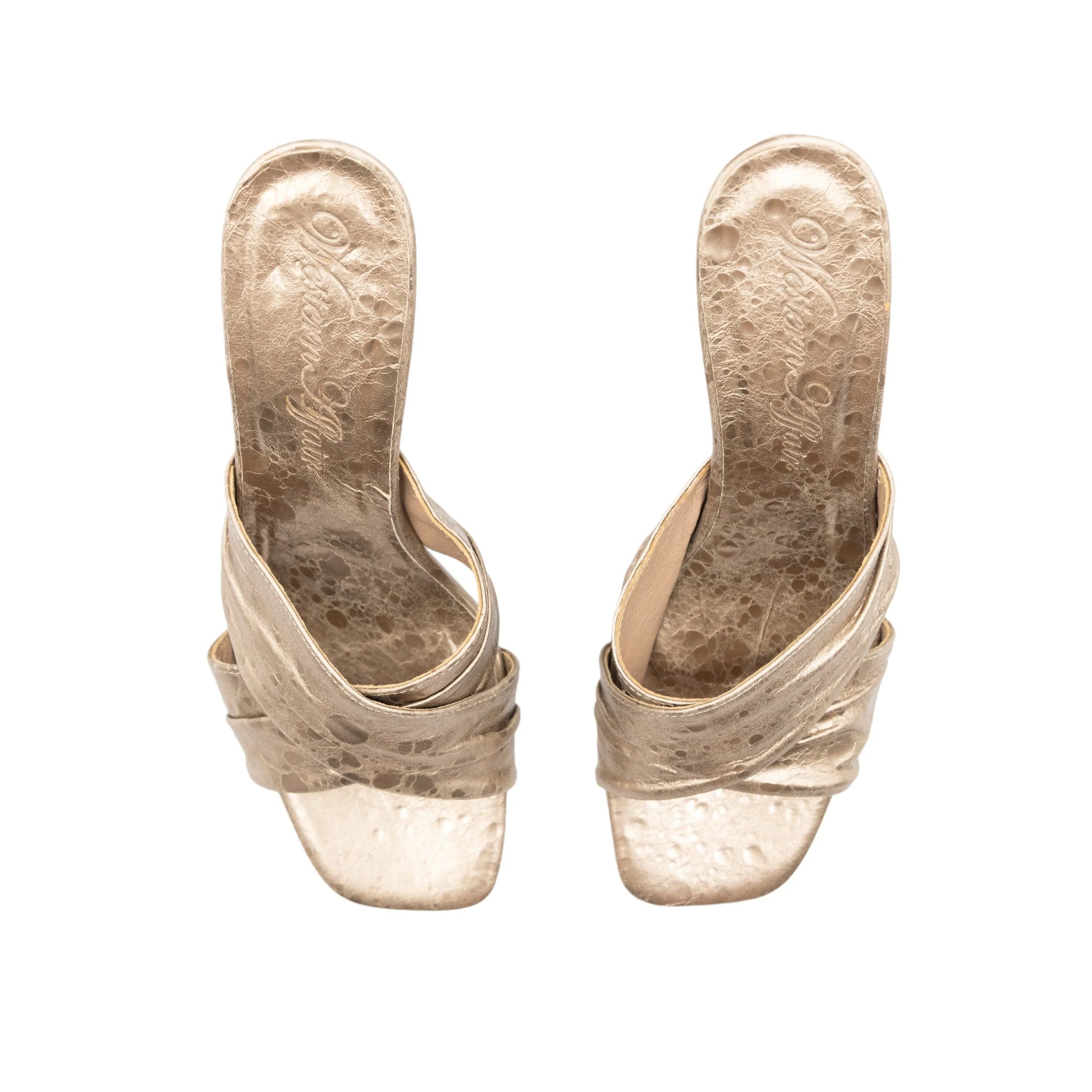 Famous heel in gold