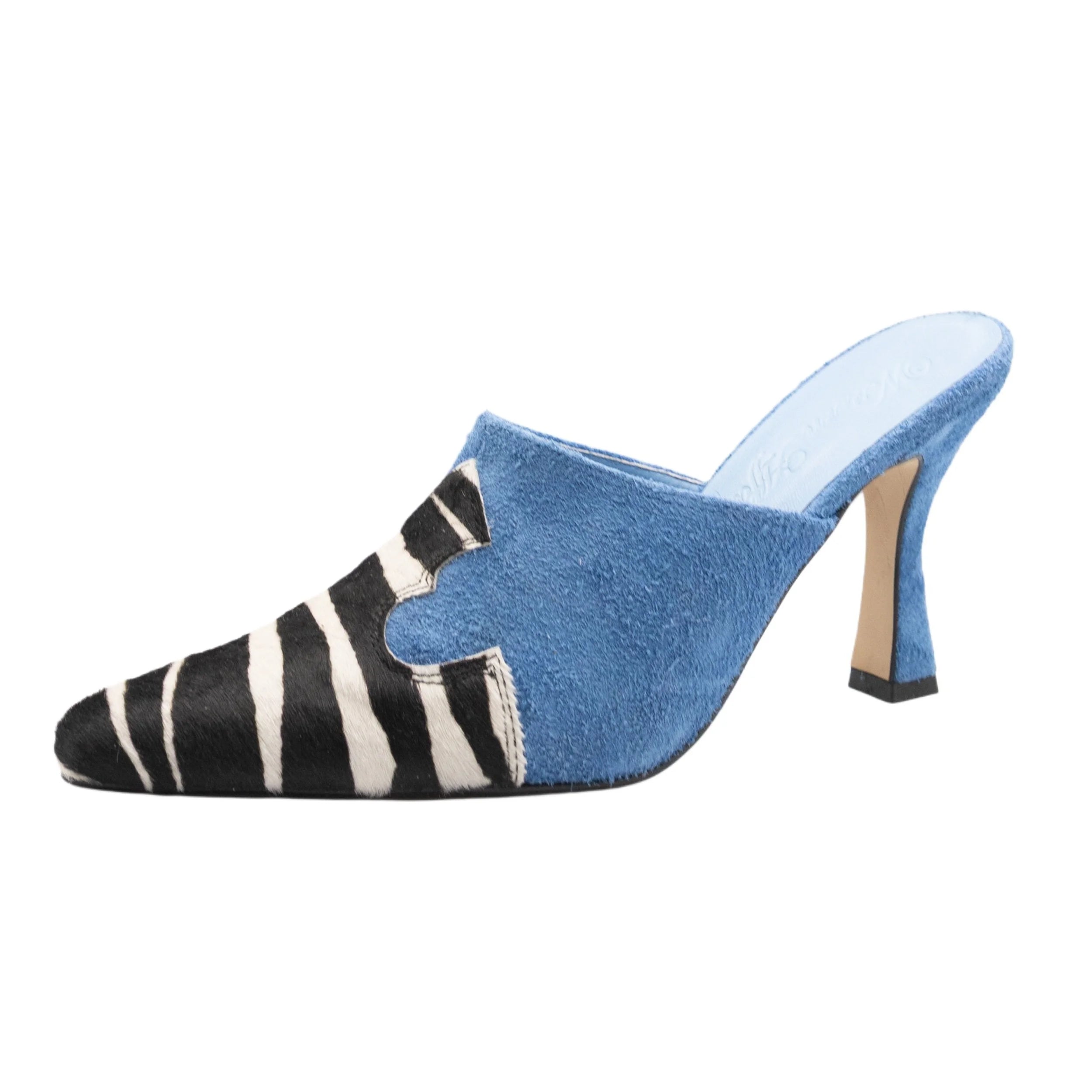 Cowgirl mules in safari