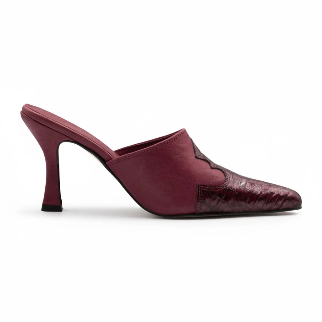 Cowgirl mules in vamp