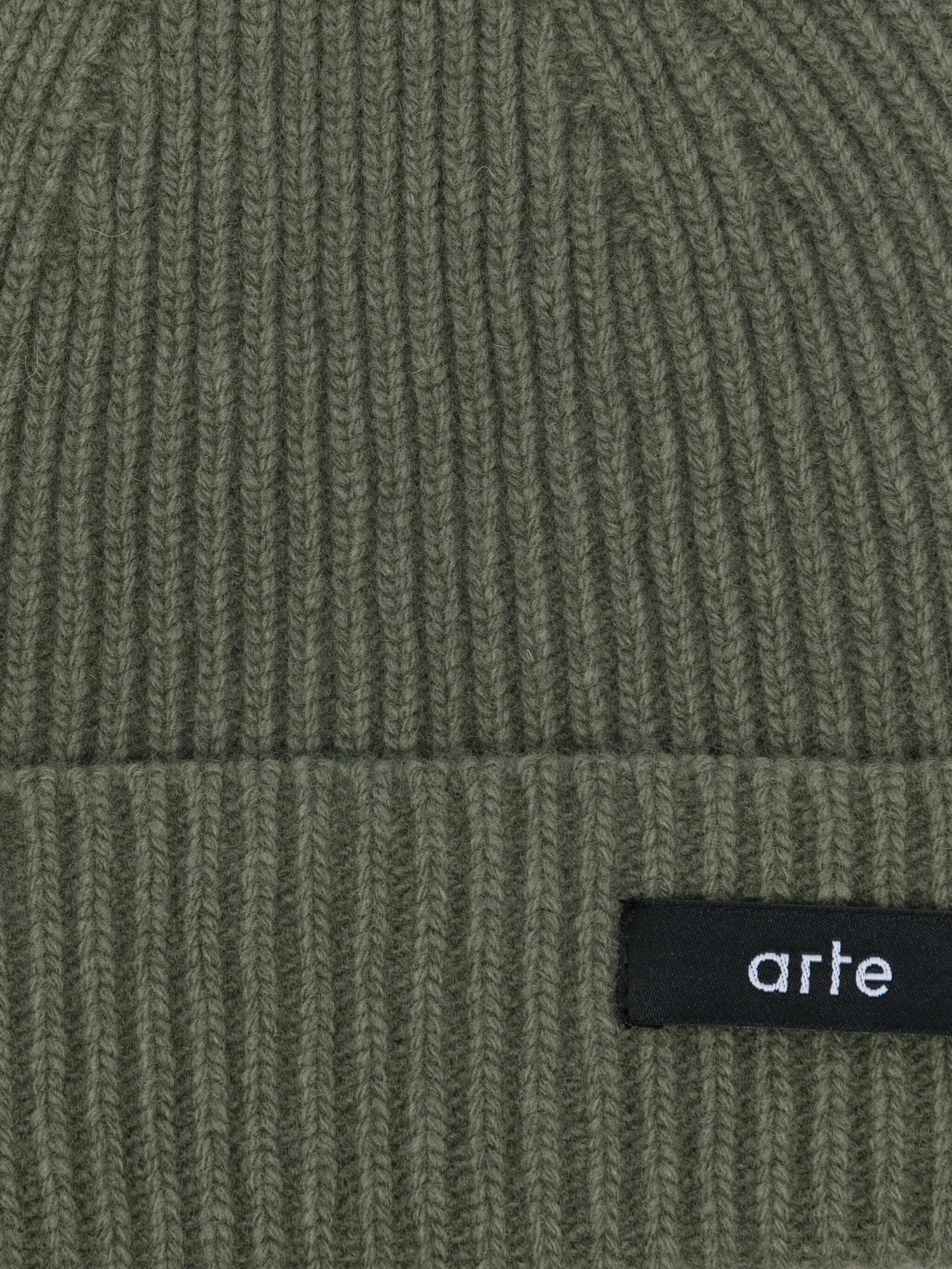 Label beanie
