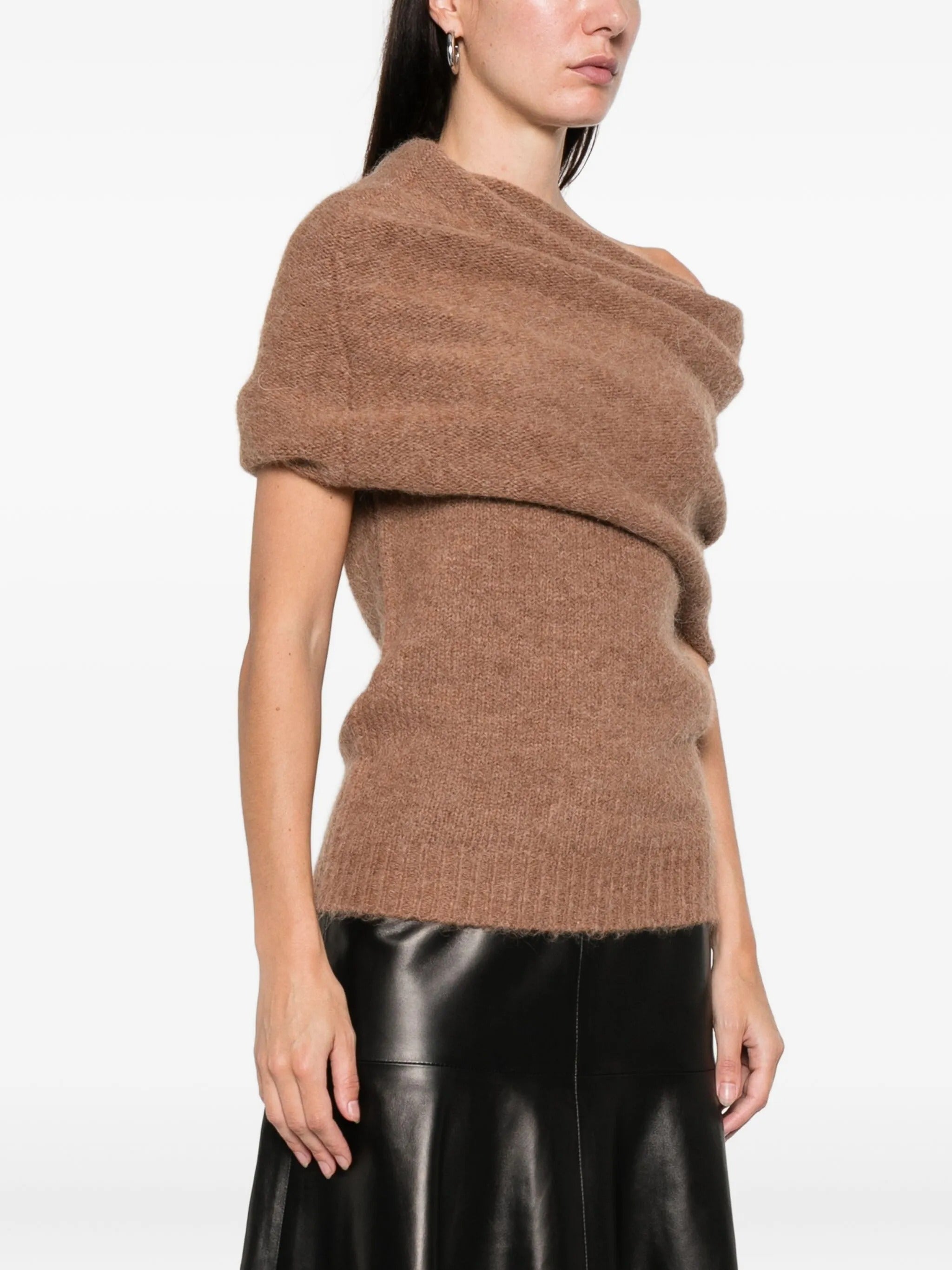Sleeveless bound top rye