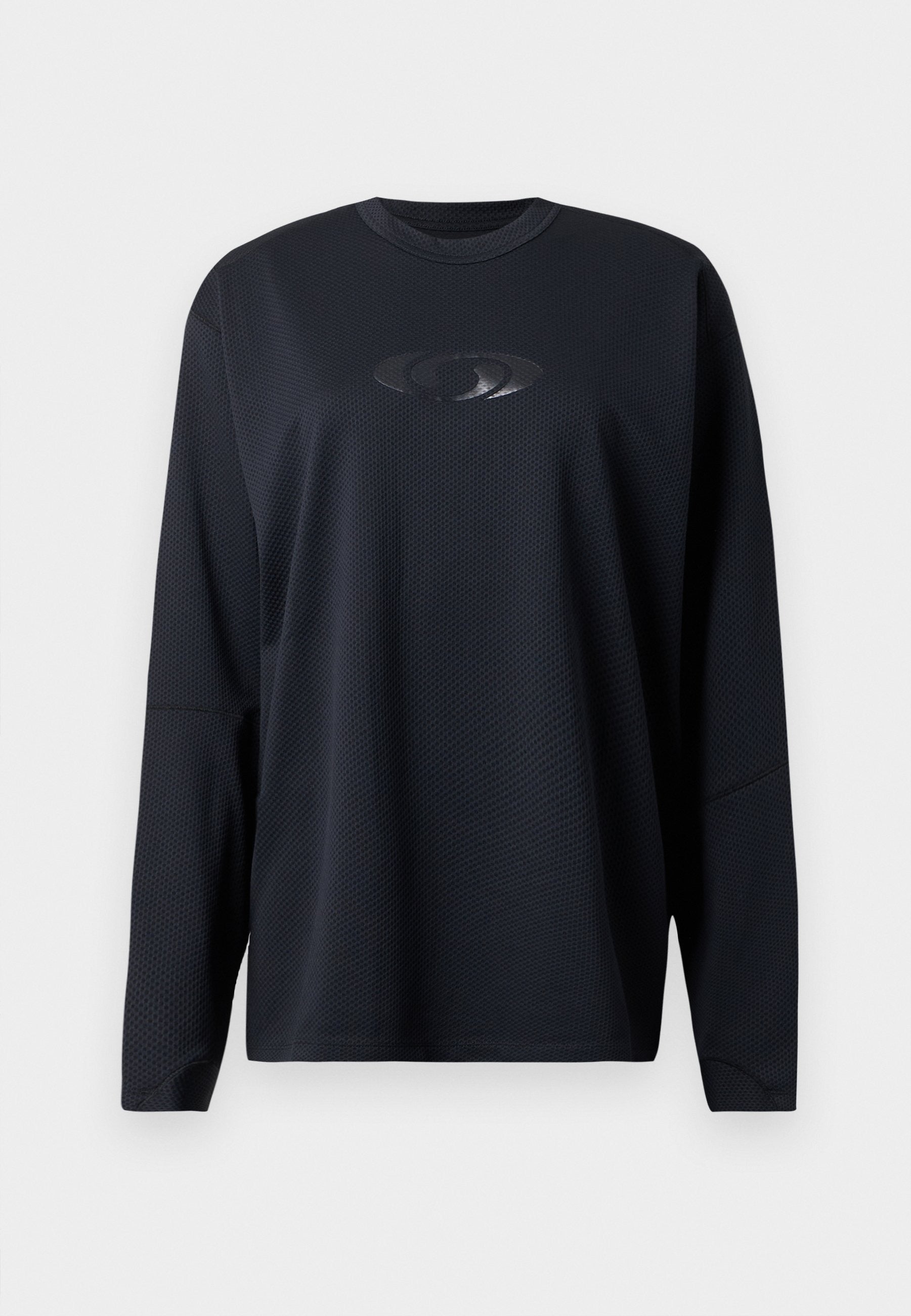 Long-sleeved top