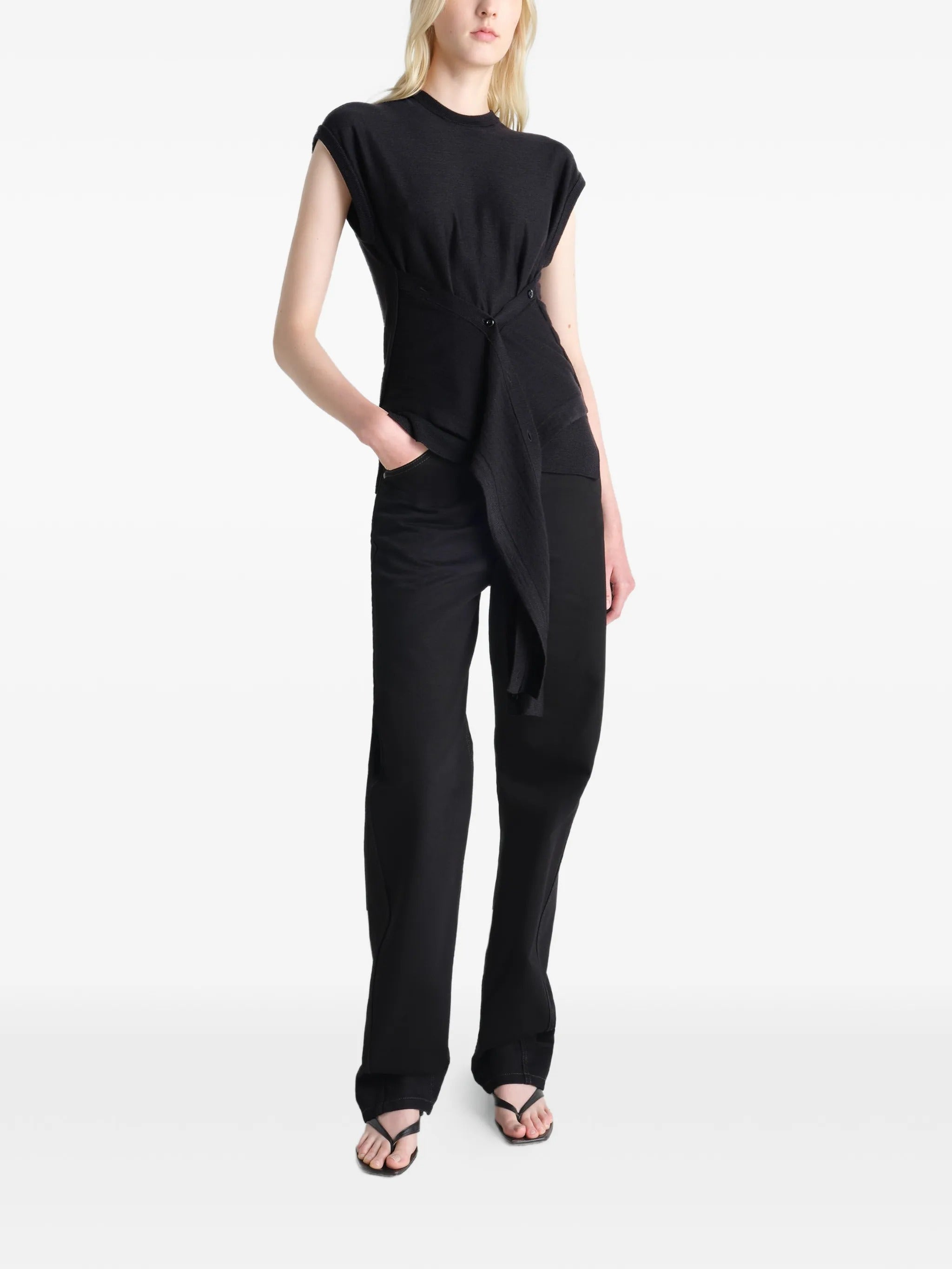 Sleeveless buttoned top