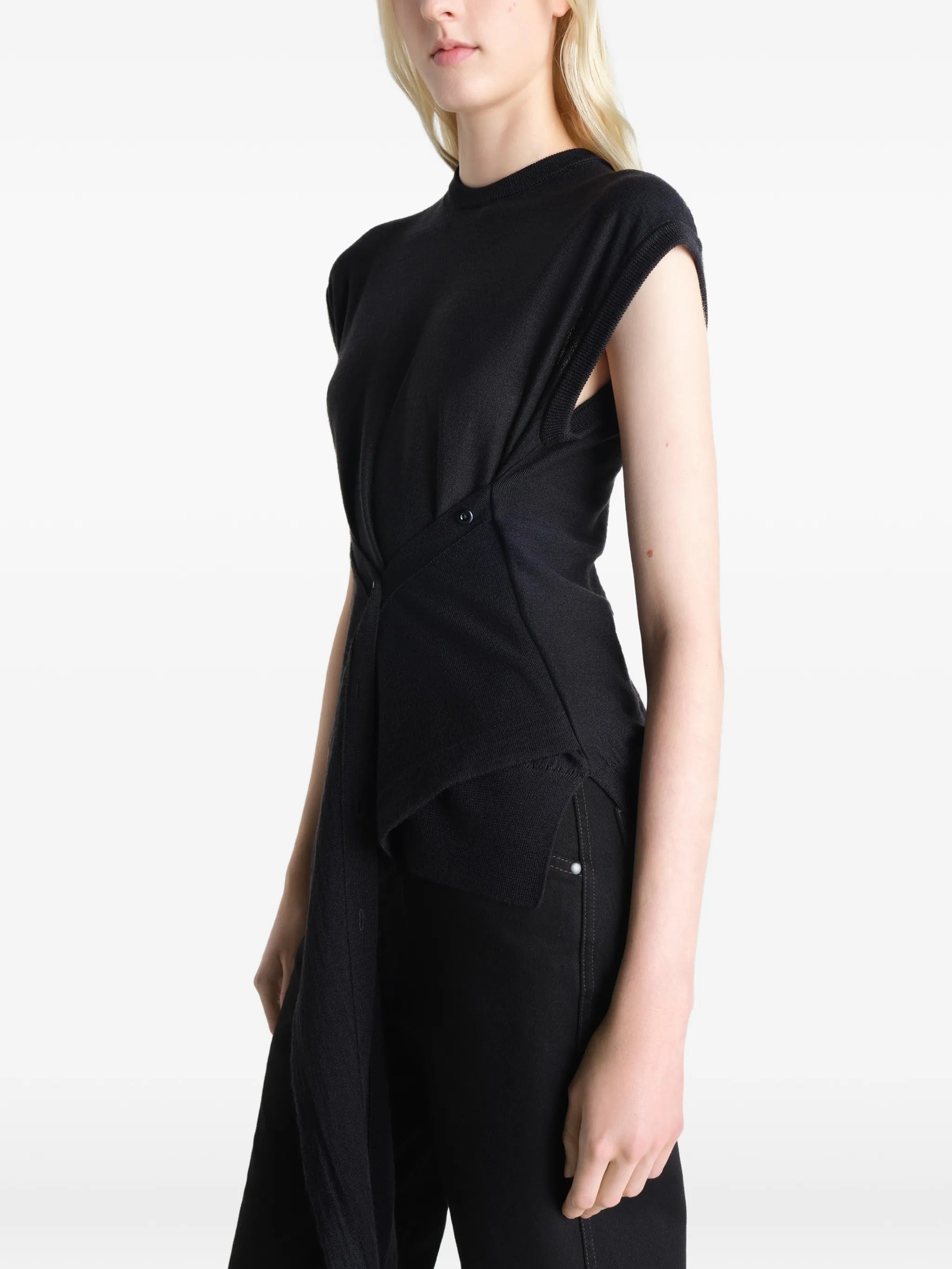 Sleeveless buttoned top