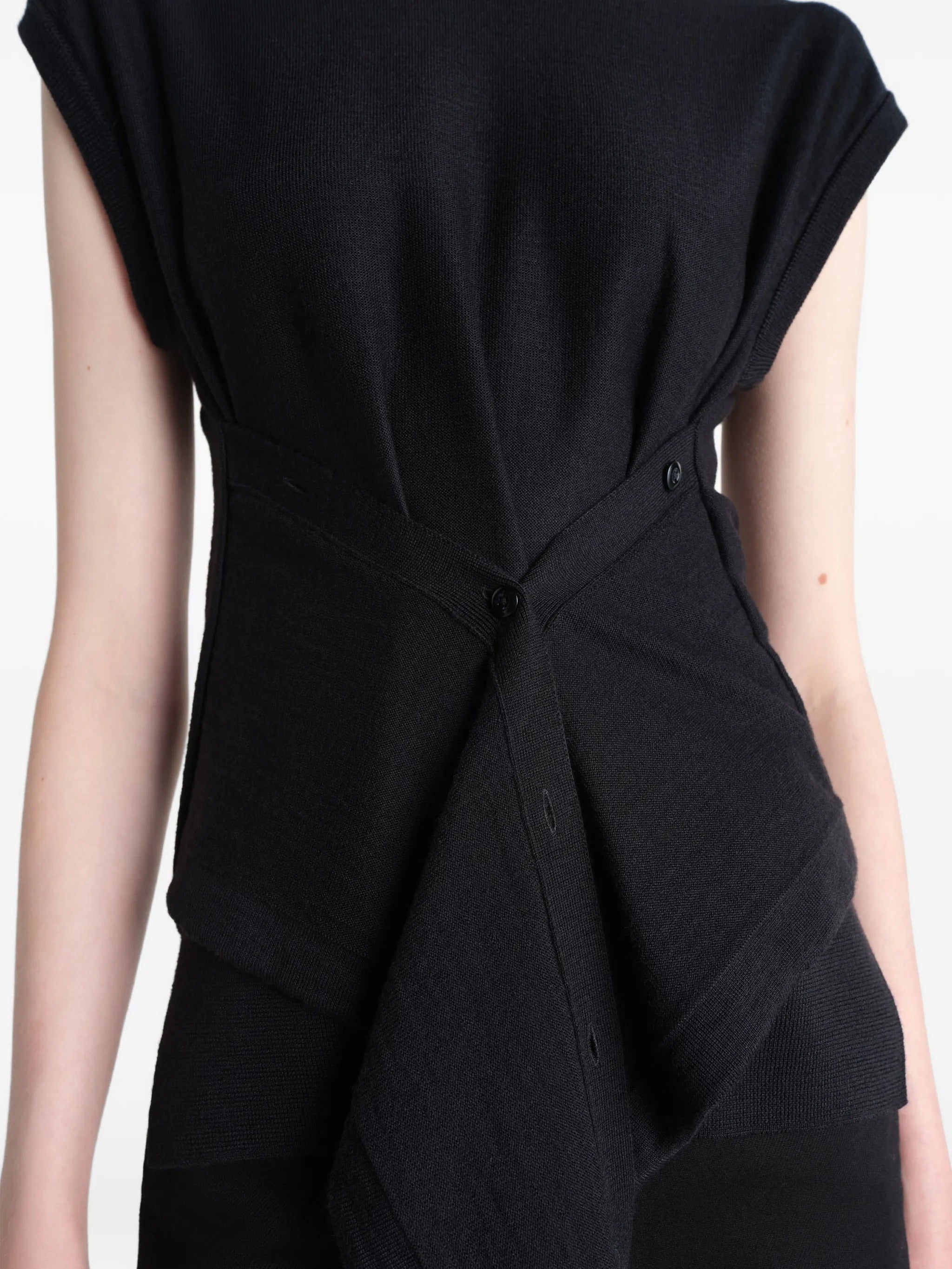 Sleeveless buttoned top
