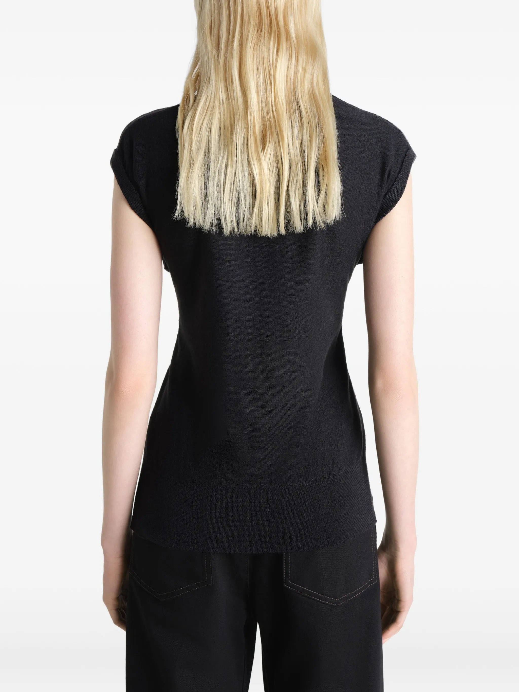 Sleeveless buttoned top
