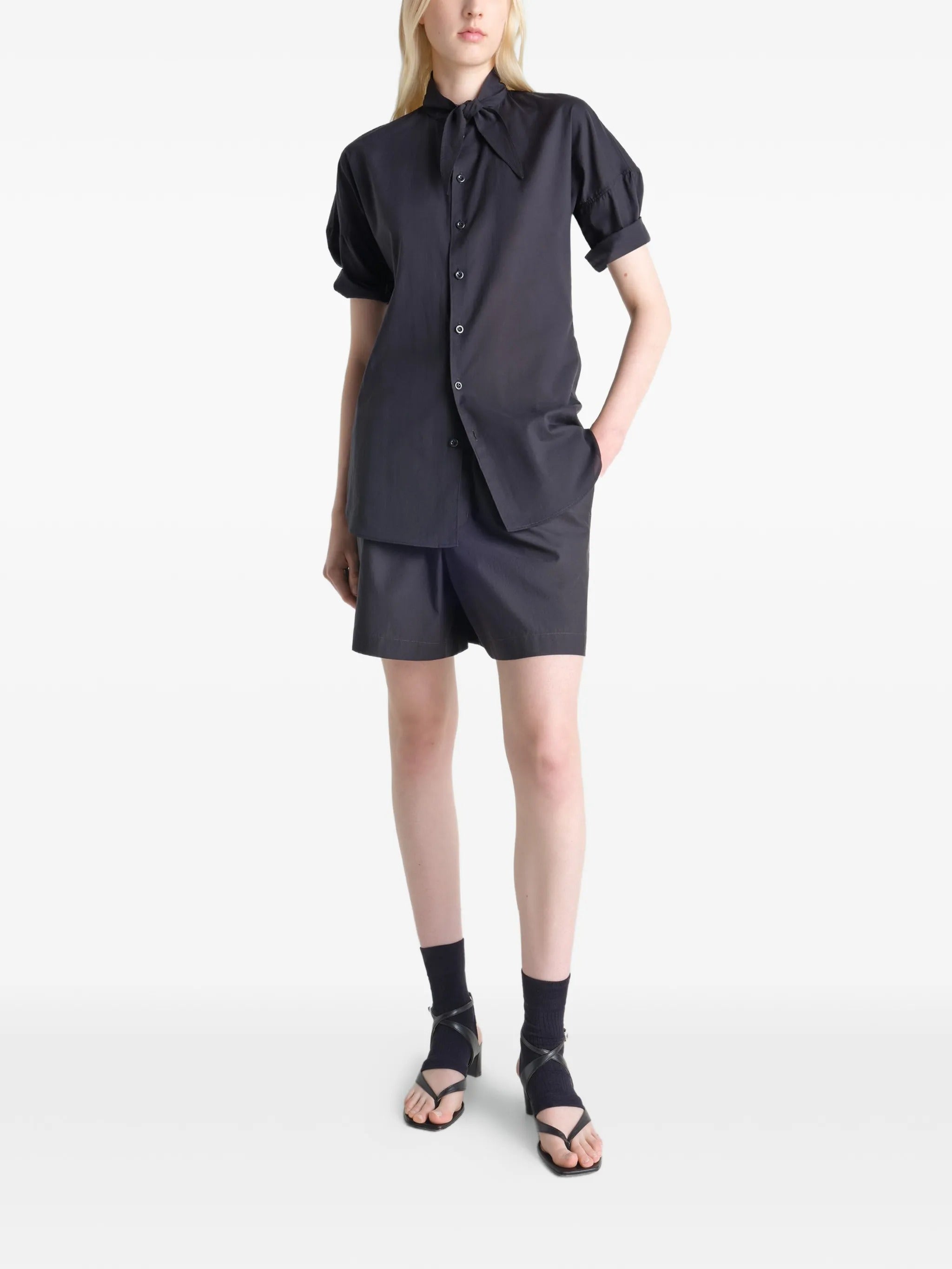 Short sleeve shirt with foulard