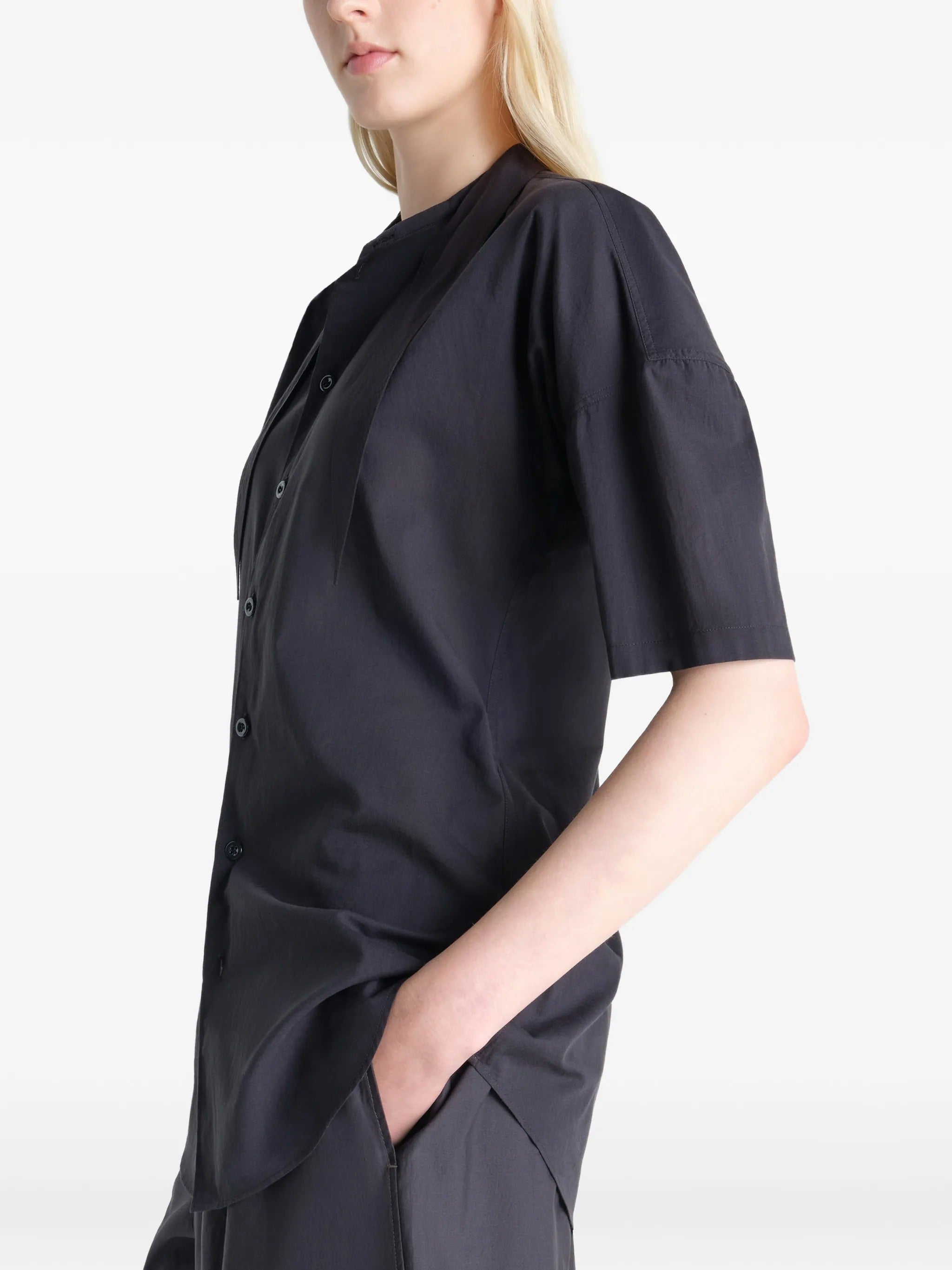 Short sleeve shirt with foulard