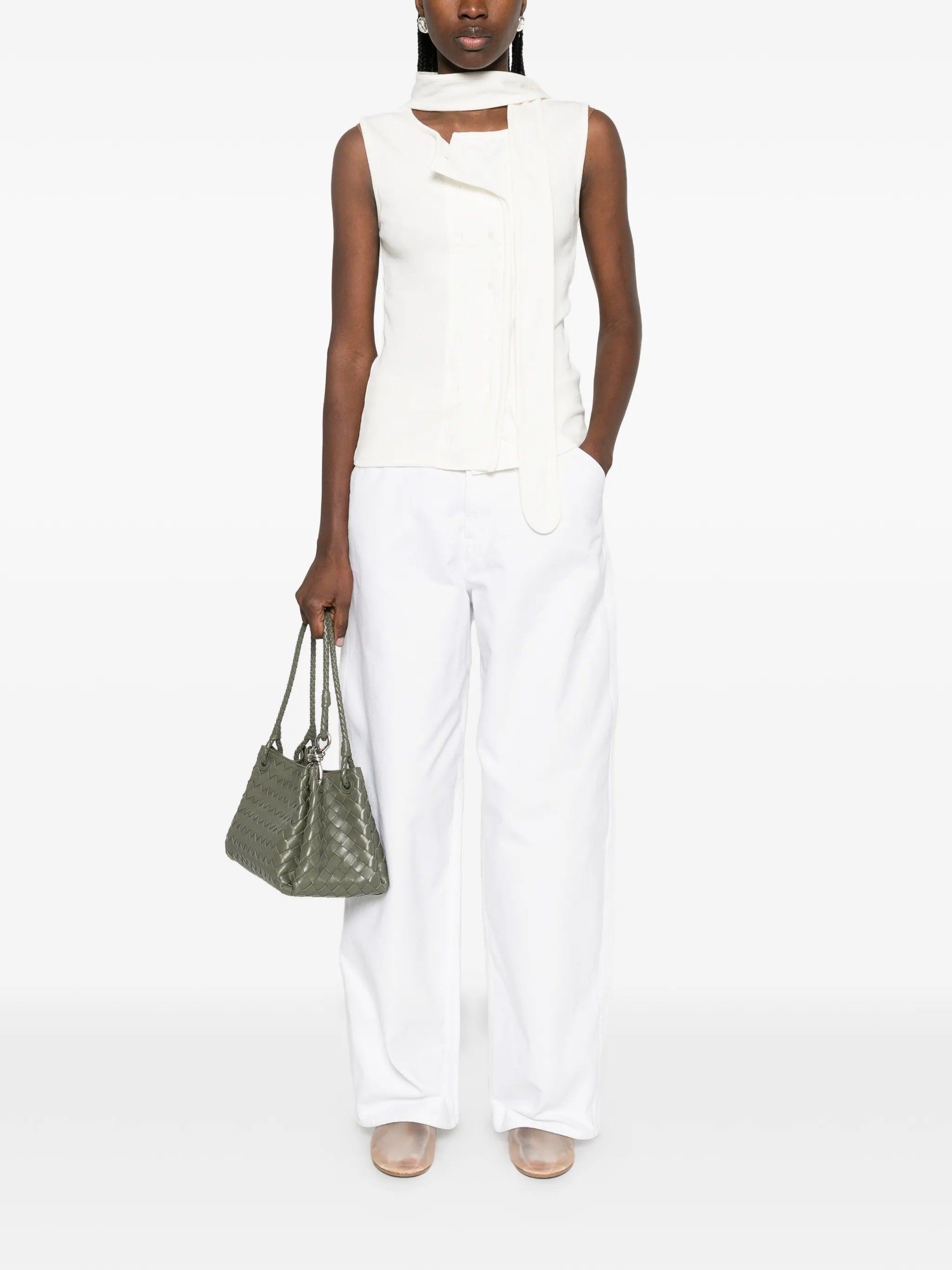 Asymmetrical fitted top