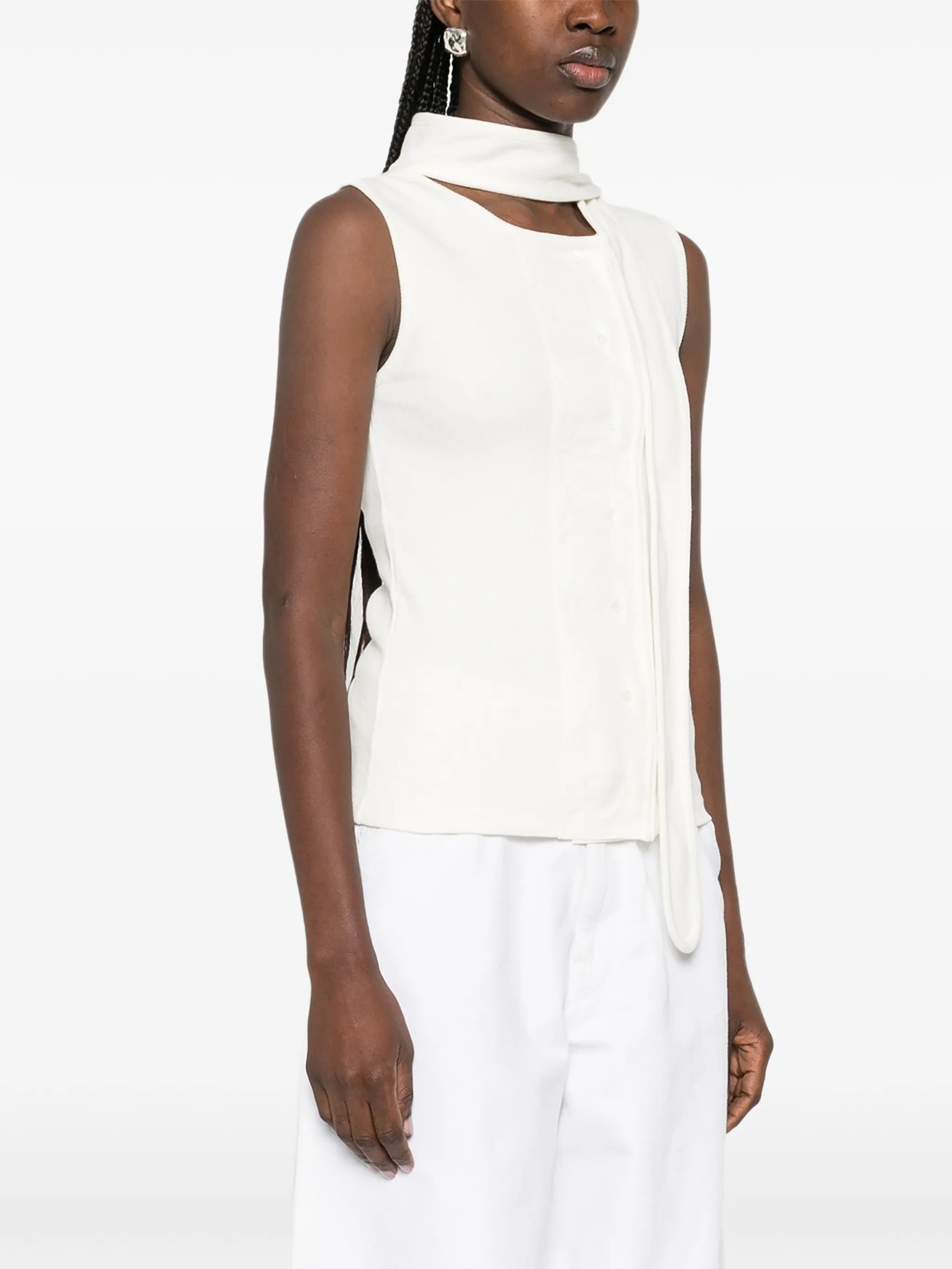 Asymmetrical fitted top