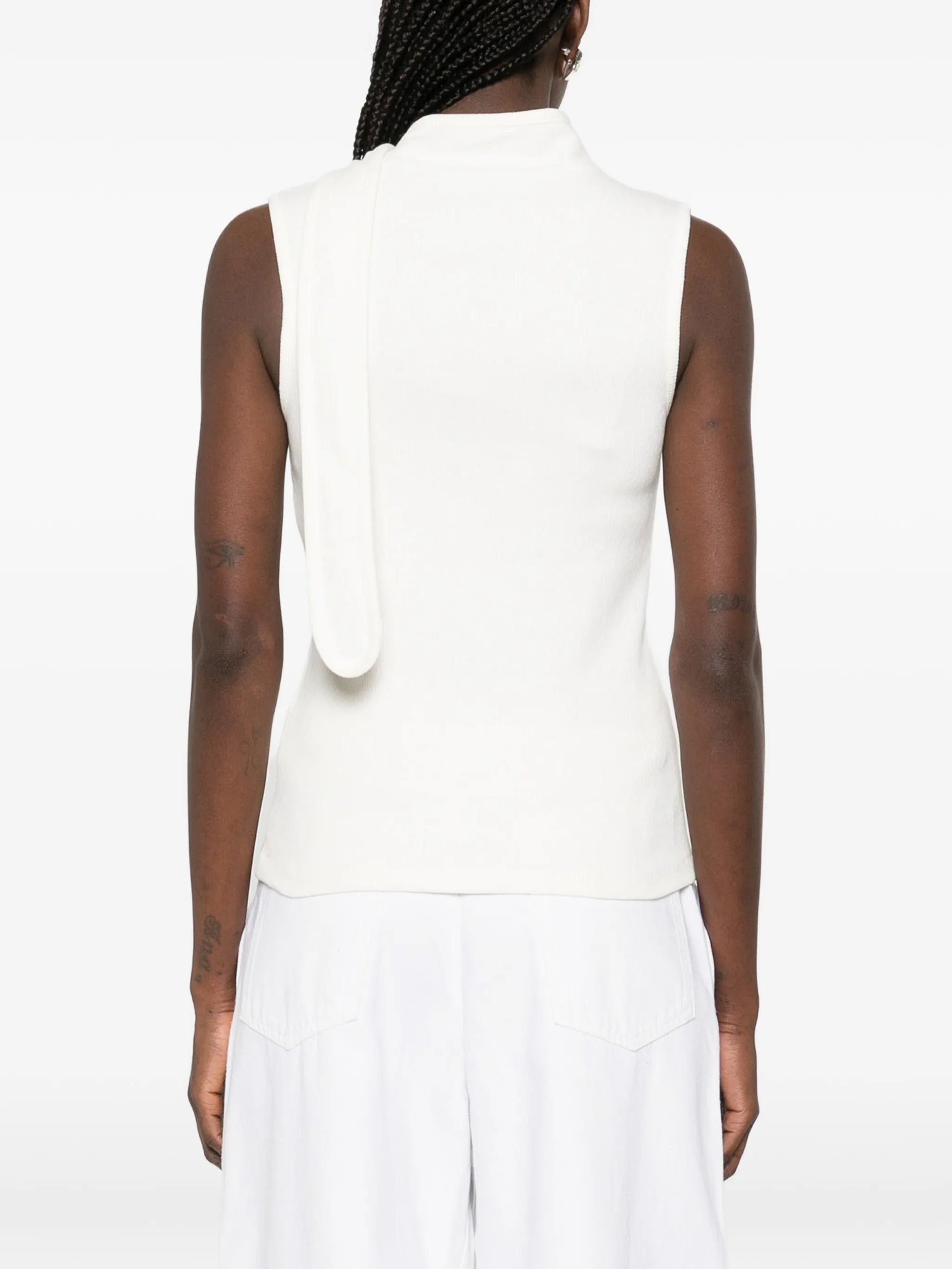 Asymmetrical fitted top