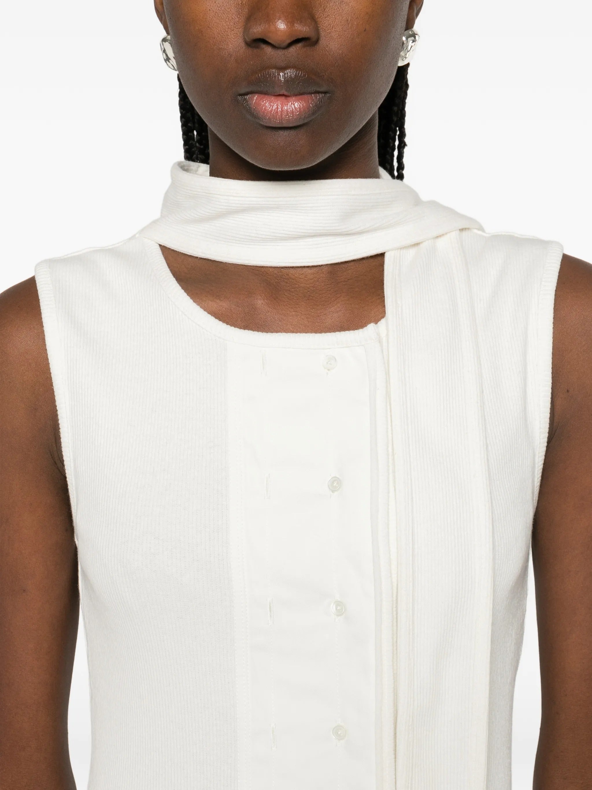 Asymmetrical fitted top