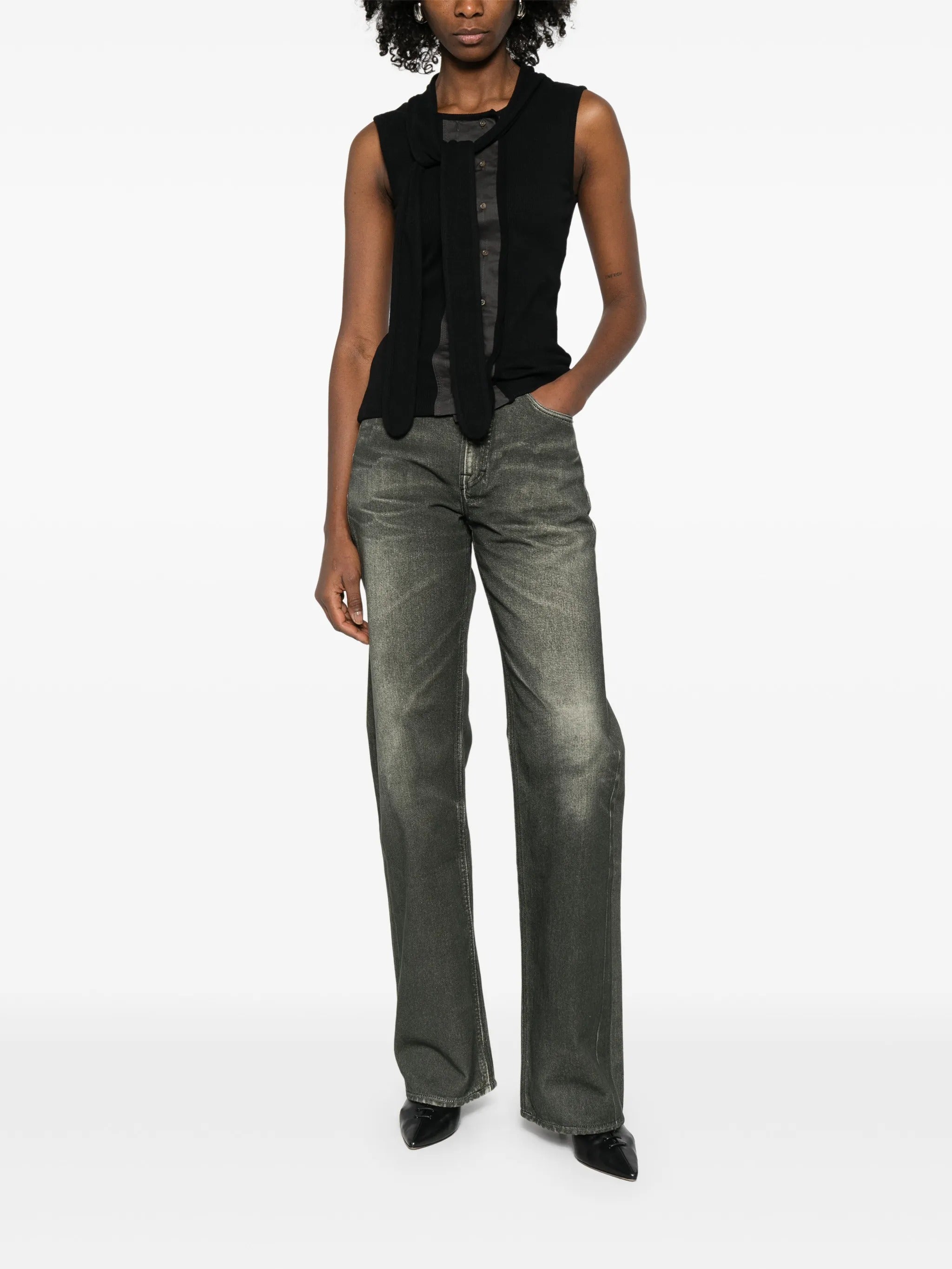 Asymmetrical fitted top